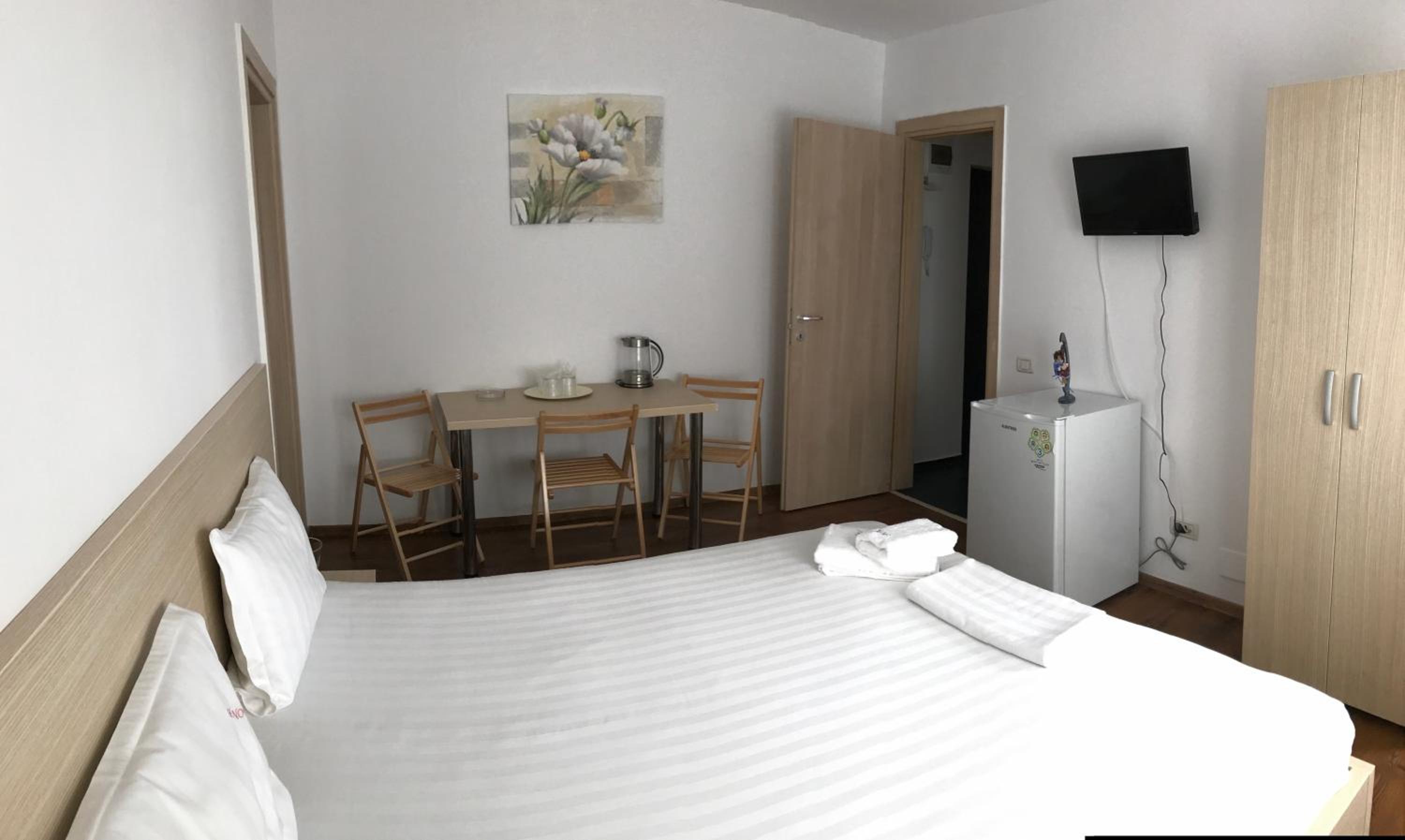 Three-Bedroom Apartment photo 2