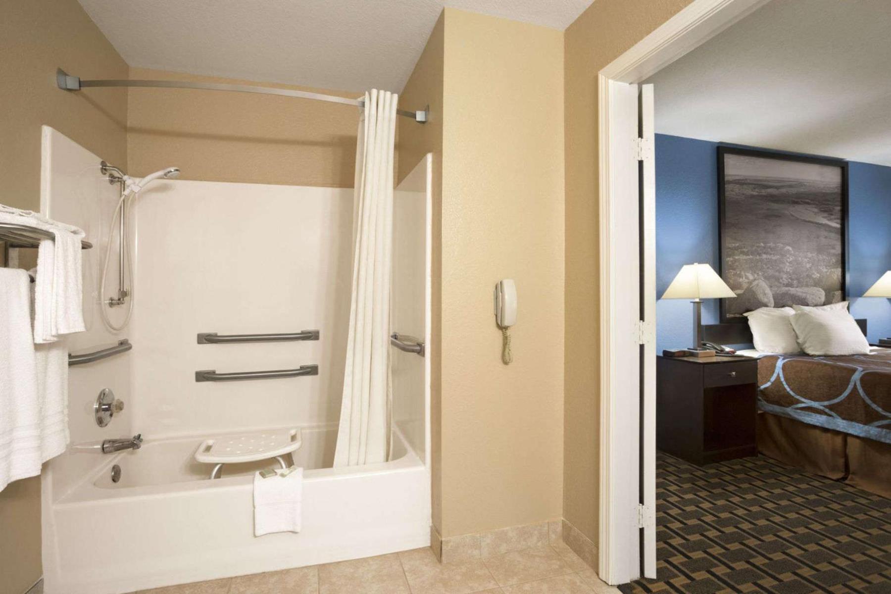 Queen Room - Disability Access/Non-Smoking - Photo 5