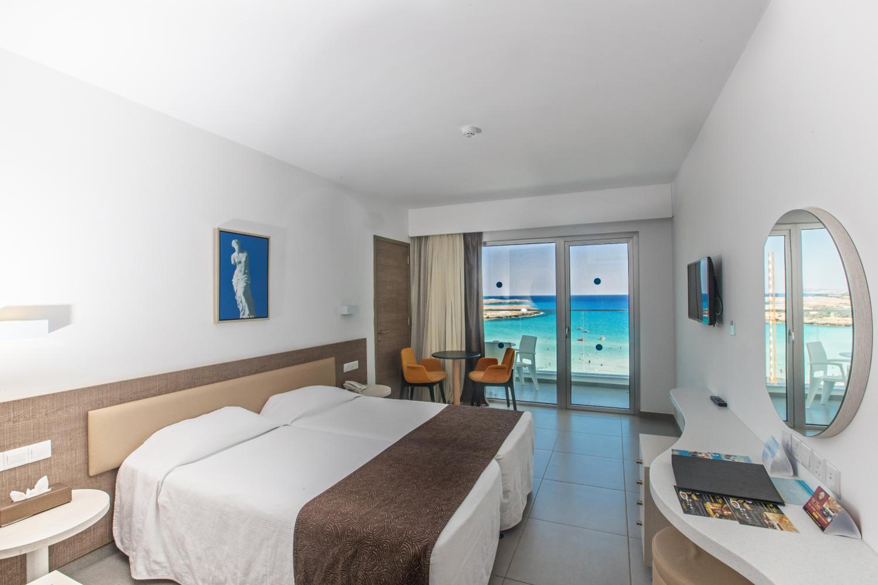 Deluxe Single Room with Sea View photo 3
