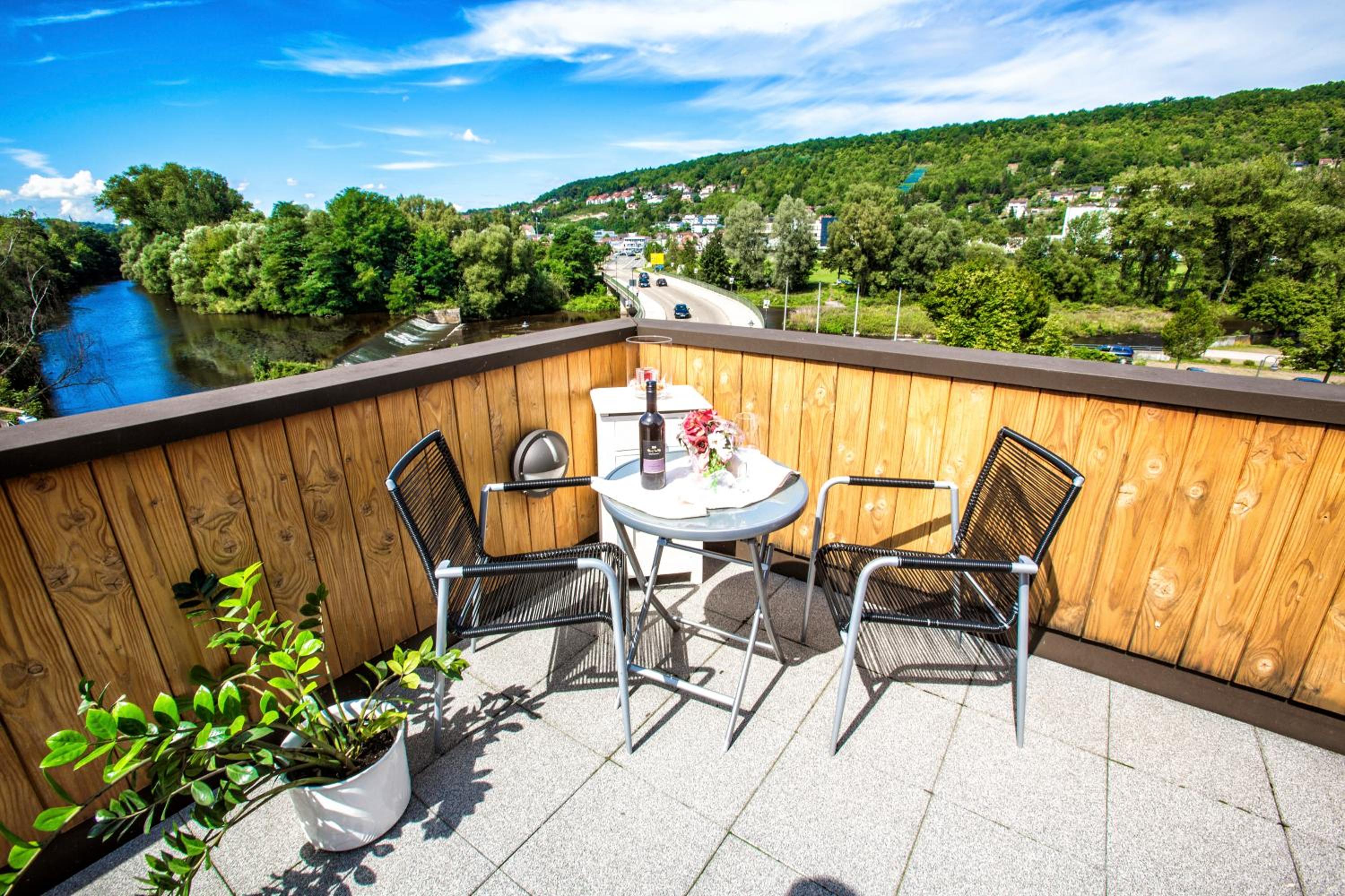 Deluxe Double Room with Balcony - Photo 7
