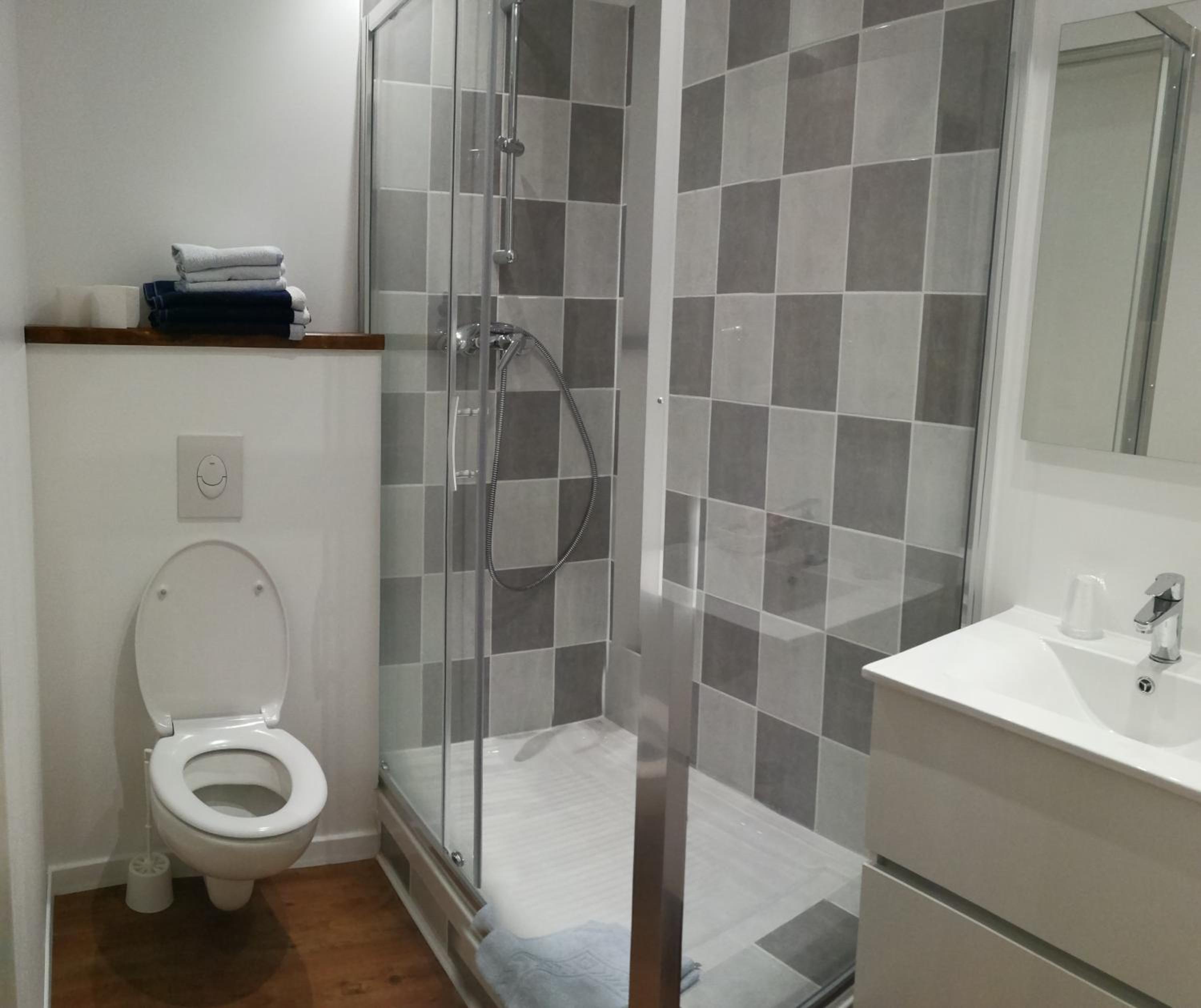 Triple Room with Private Bathroom photo 3