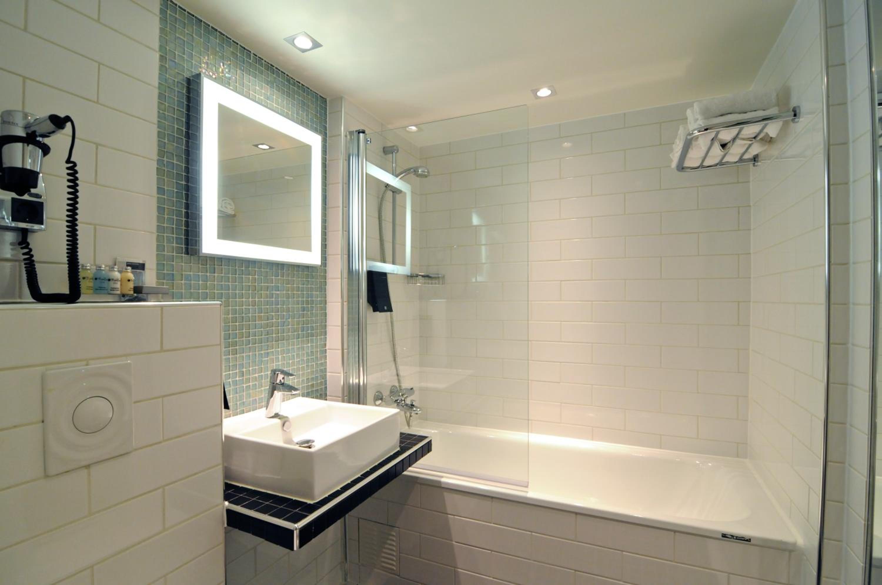 Deluxe Double or Twin Room - Photo 15