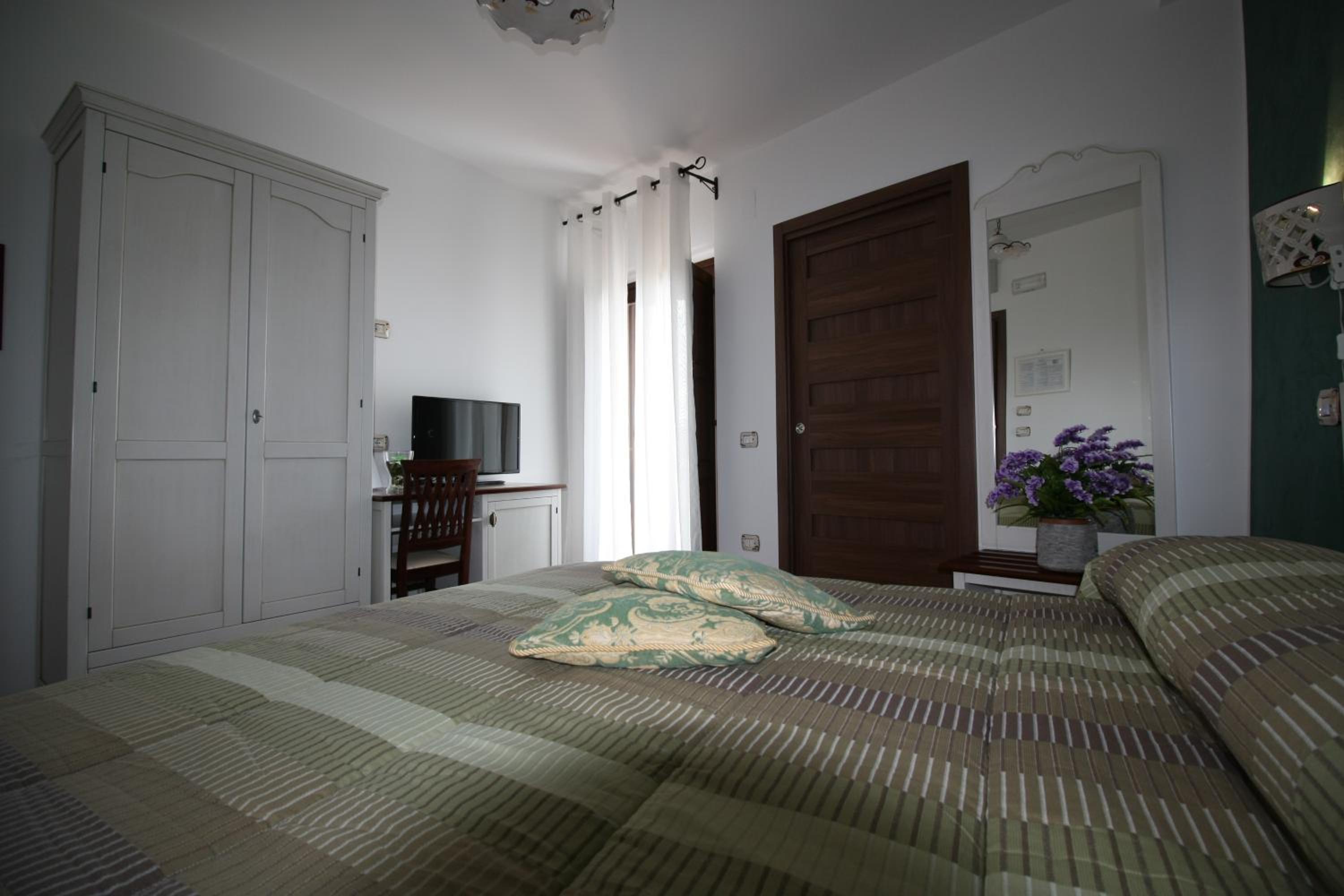 Deluxe Double Room With Balcony photo 1