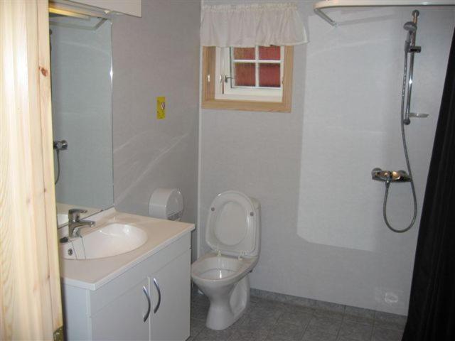 Two-Bedroom Cottage (6 Adults) - Photo 6