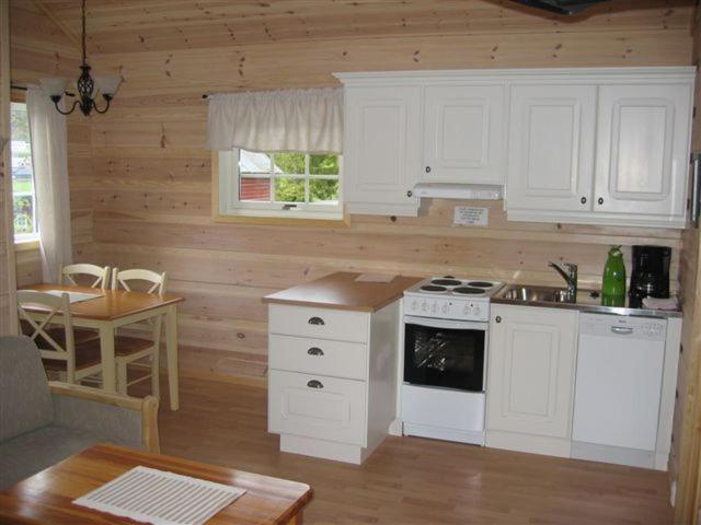 Two-Bedroom Cottage (6 Adults) - Photo 4