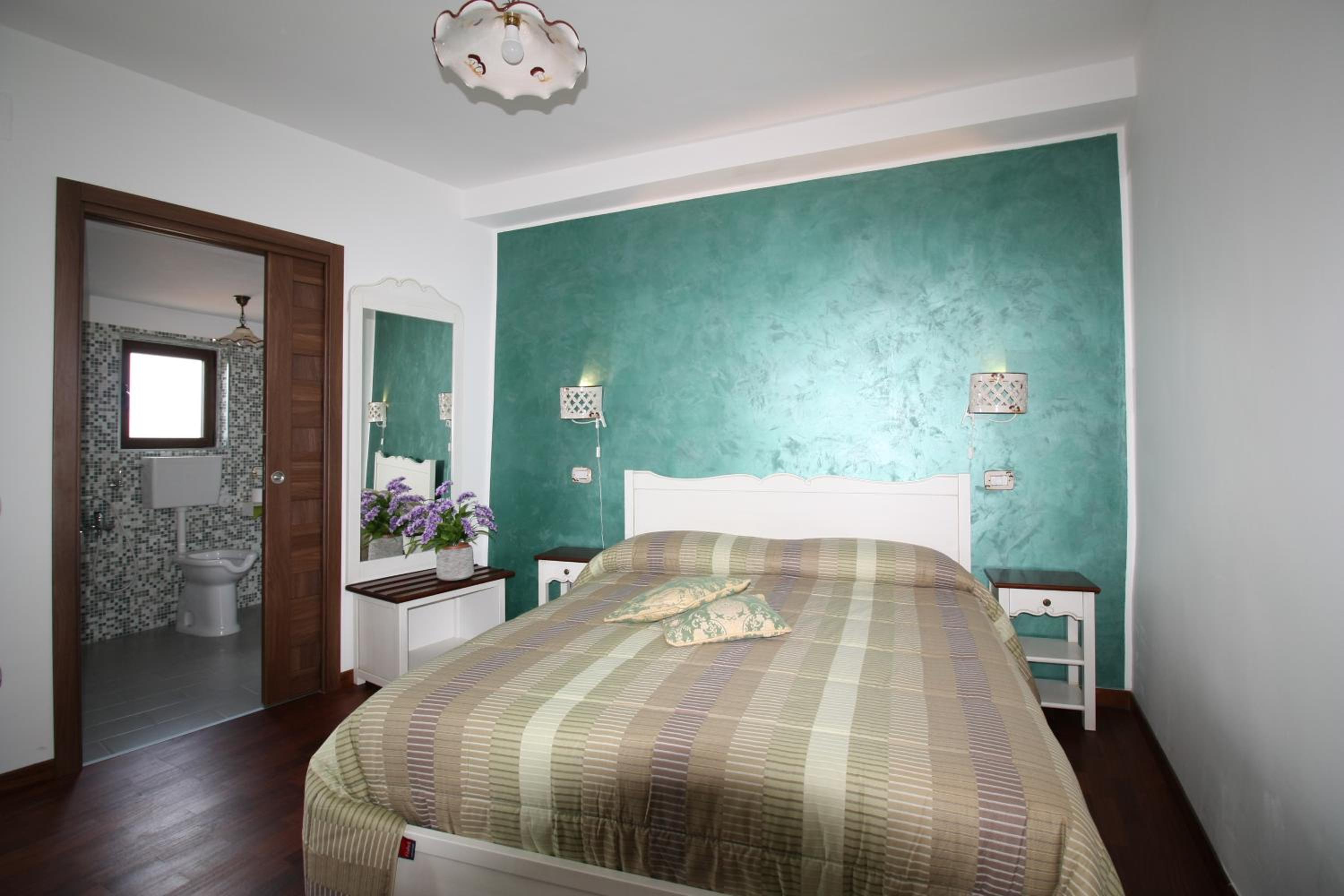 Deluxe Double Room With Balcony photo 2