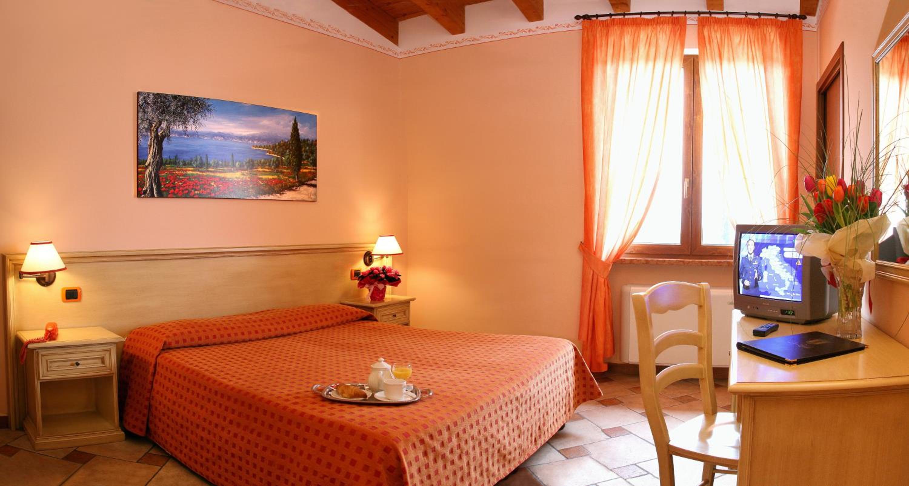 Double or Twin Room with Garden View photo 1