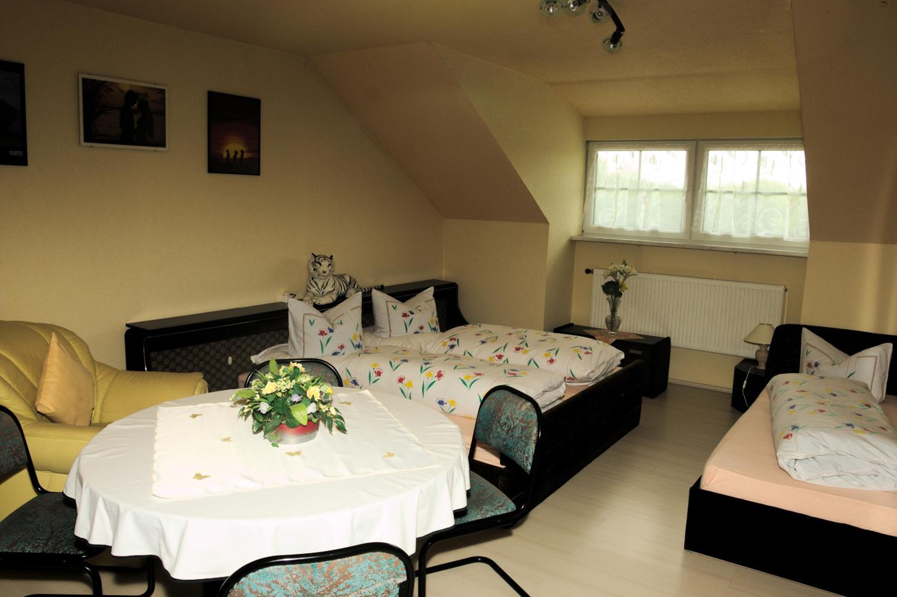 Triple Room with Bathroom - Photo 2