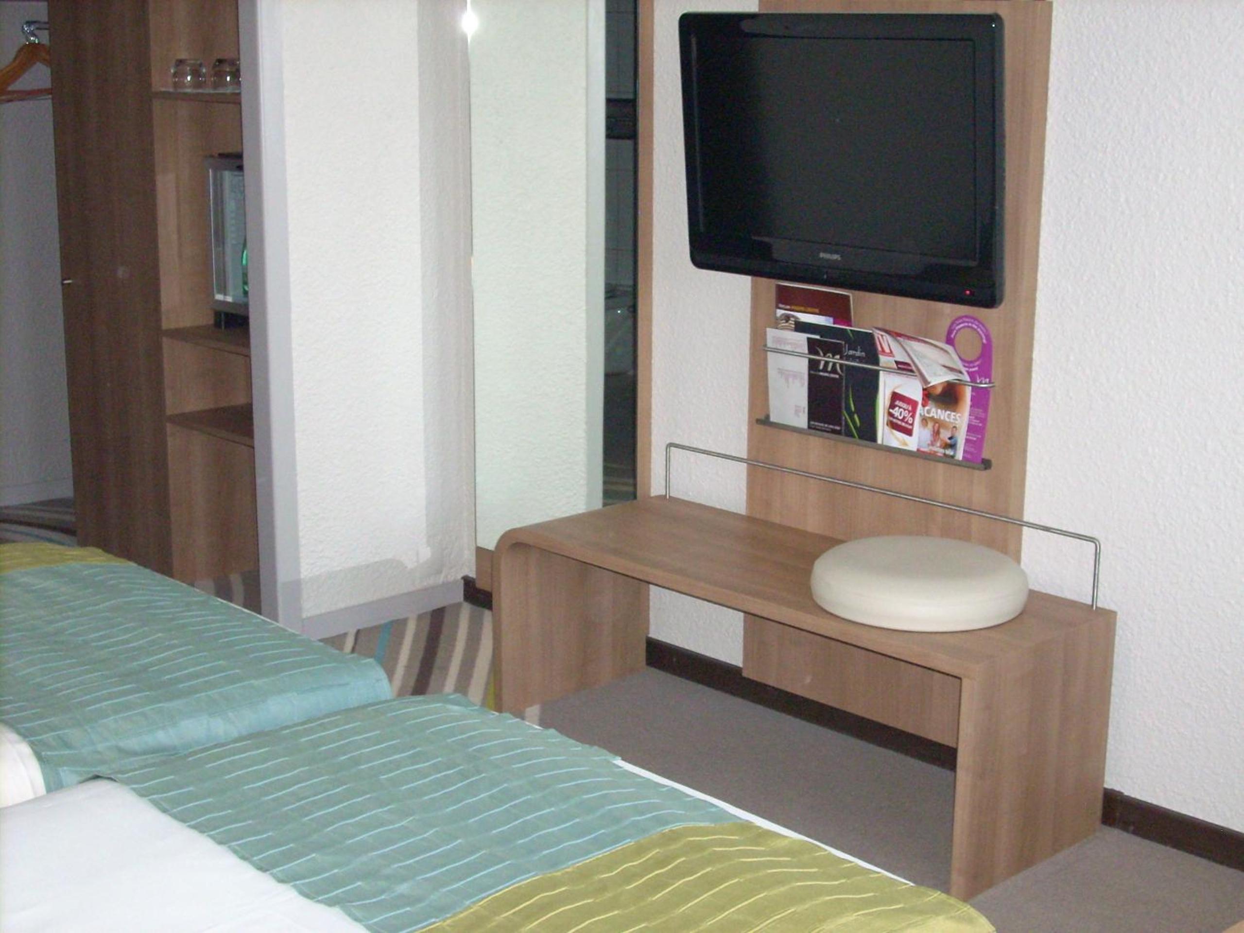 Standard Twin Room - Photo 2