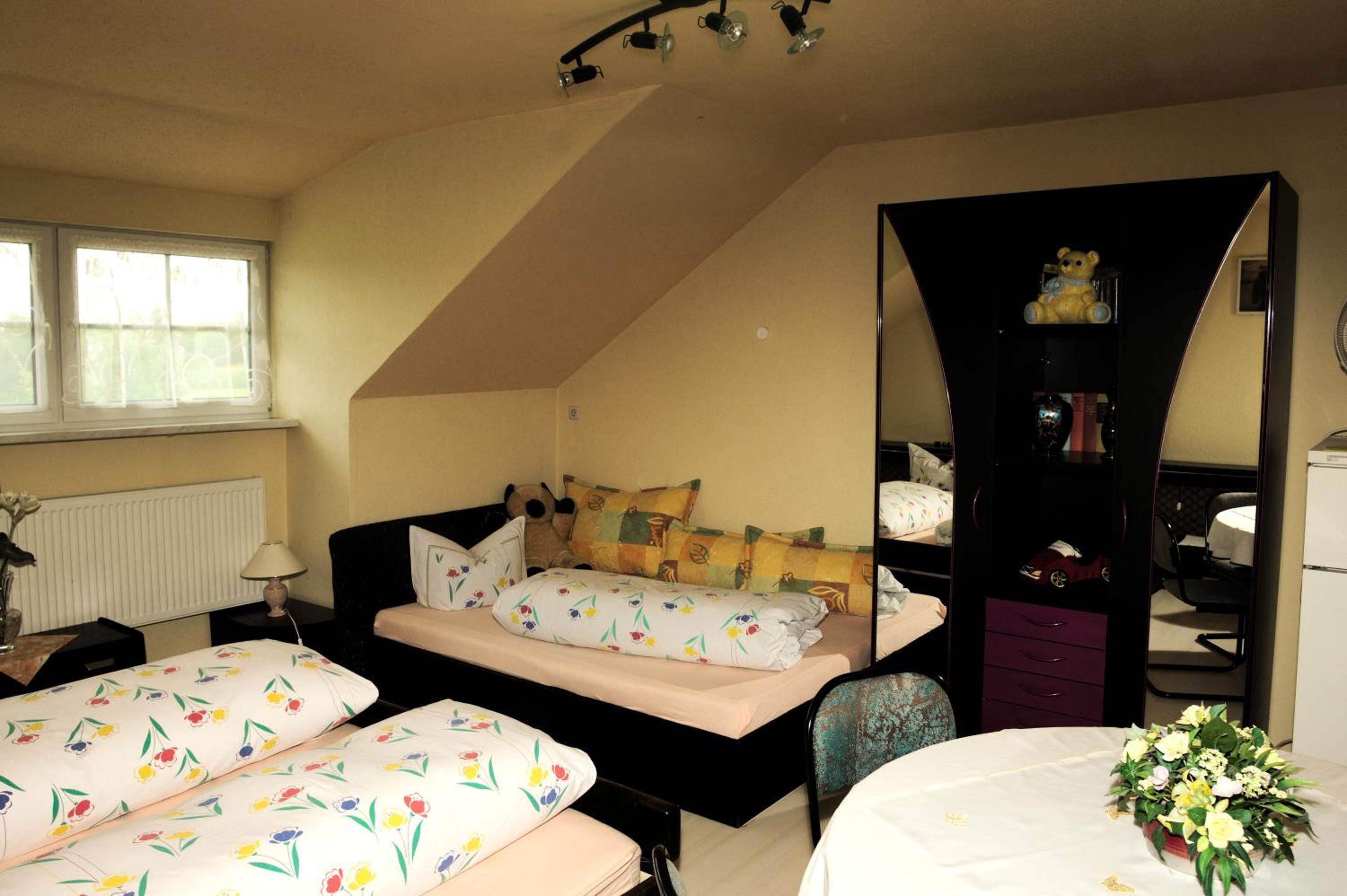 Triple Room with Bathroom - Photo 4