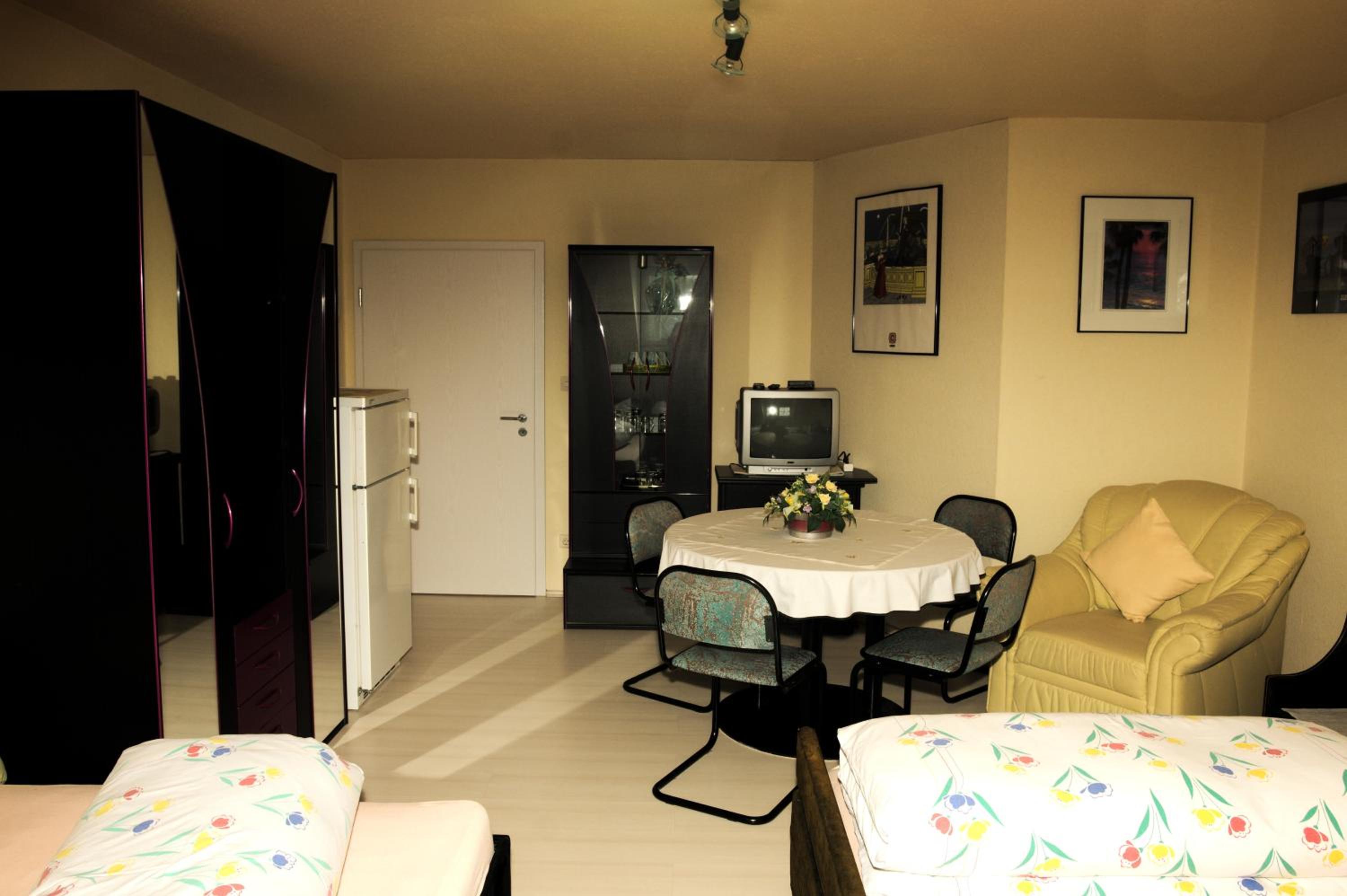 Triple Room with Bathroom - Photo 5