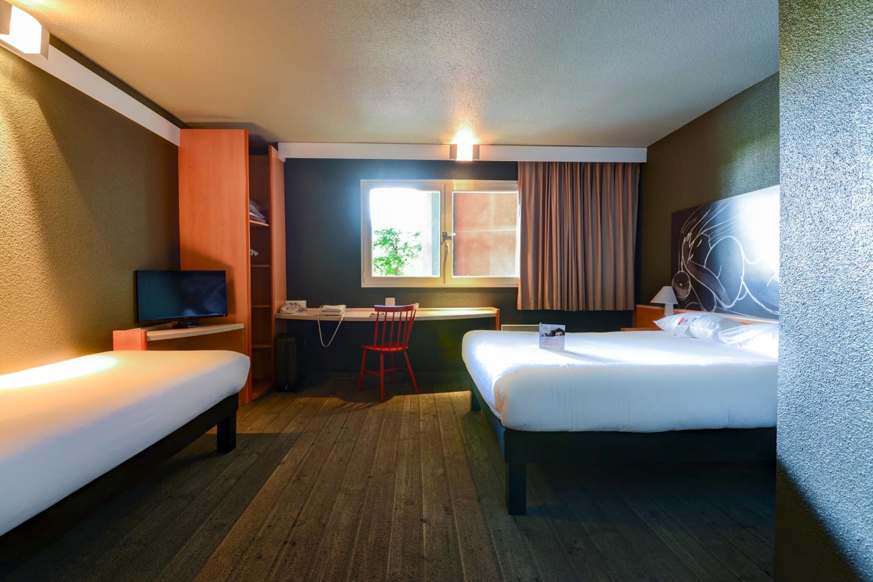 Triple Room with One Double Bed and One Single Bed - Photo 3