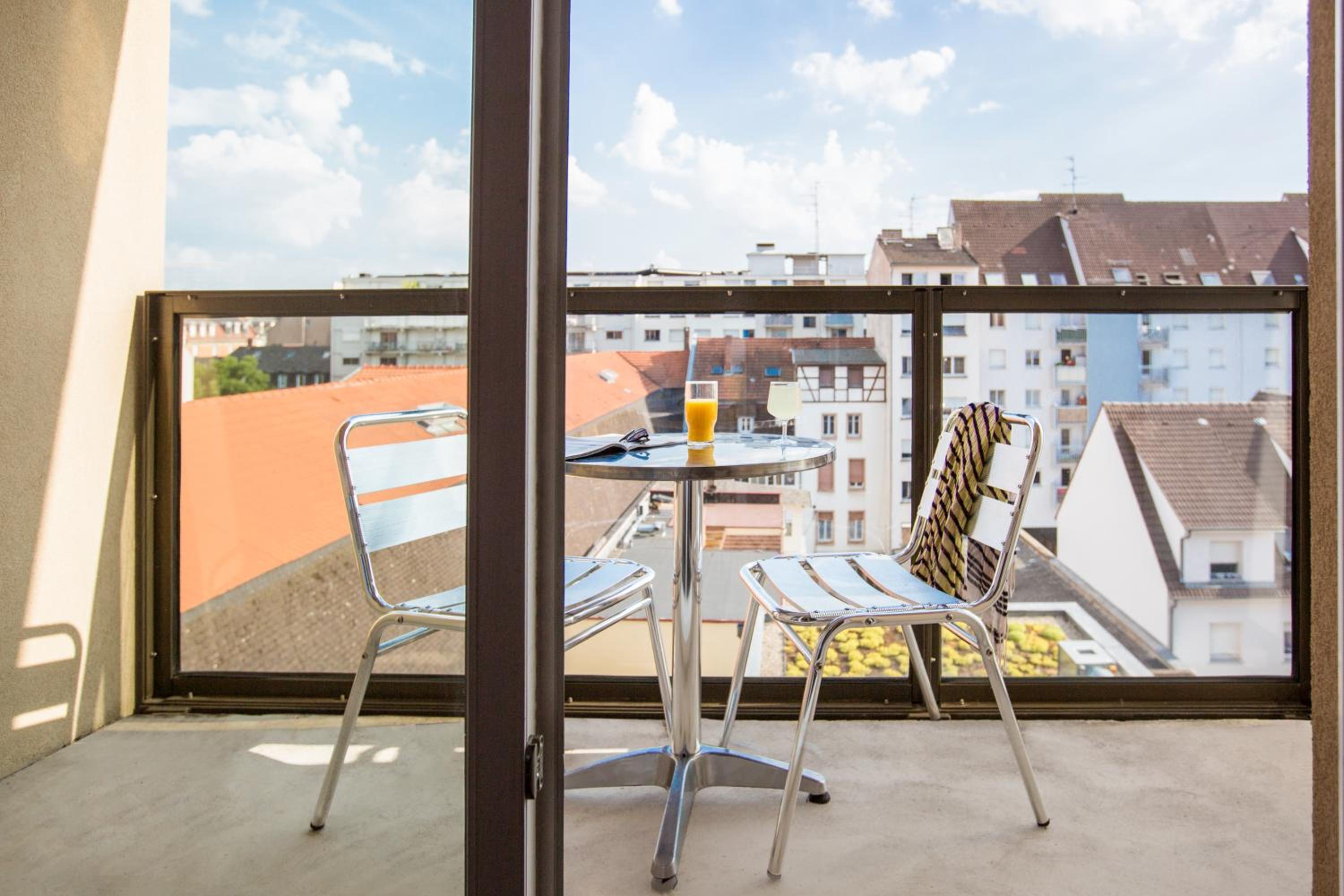 Superior Studio with Balcony (2 Adults) - Photo 10