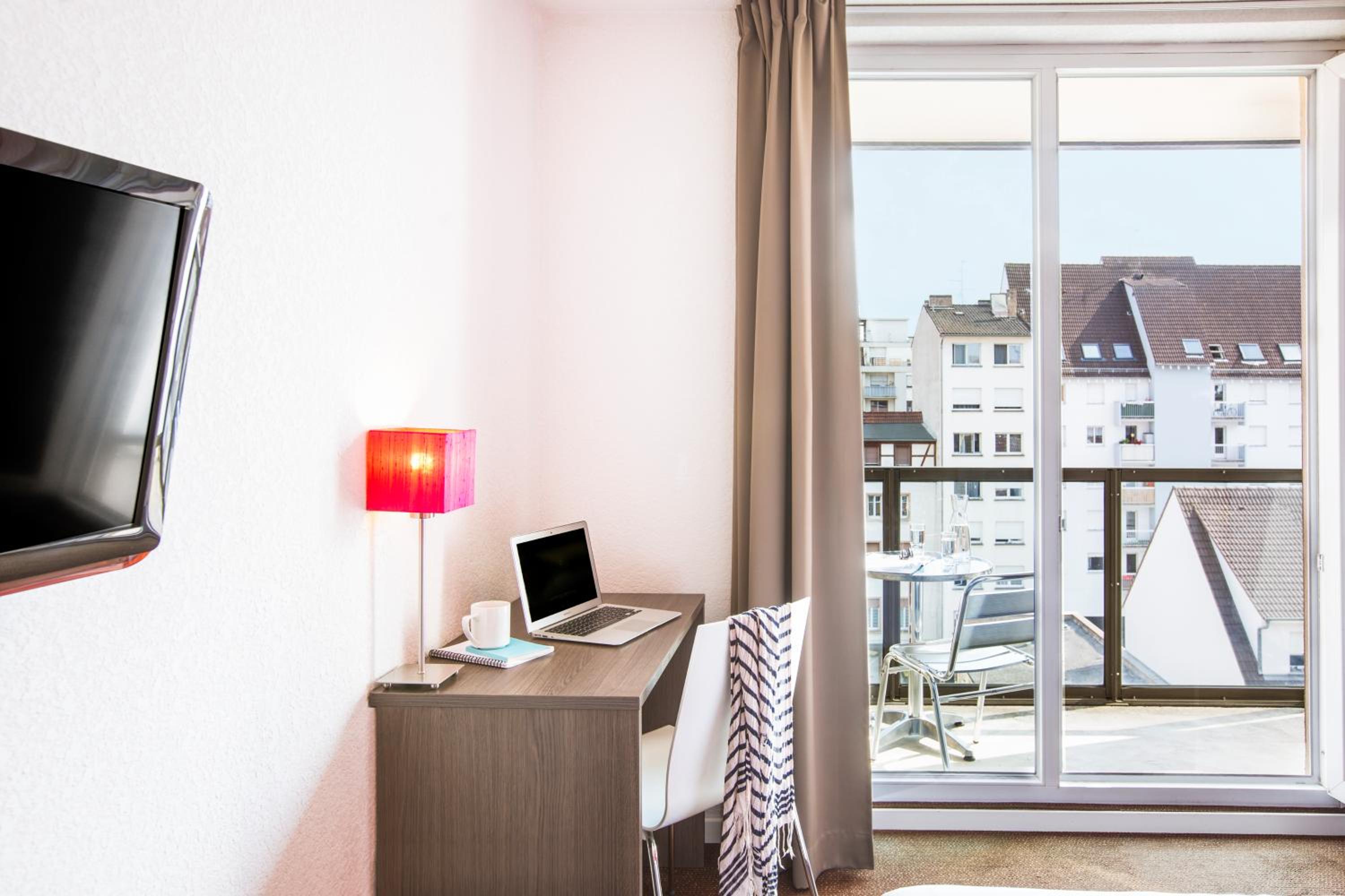Superior Studio with Balcony (2 Adults) - Photo 4