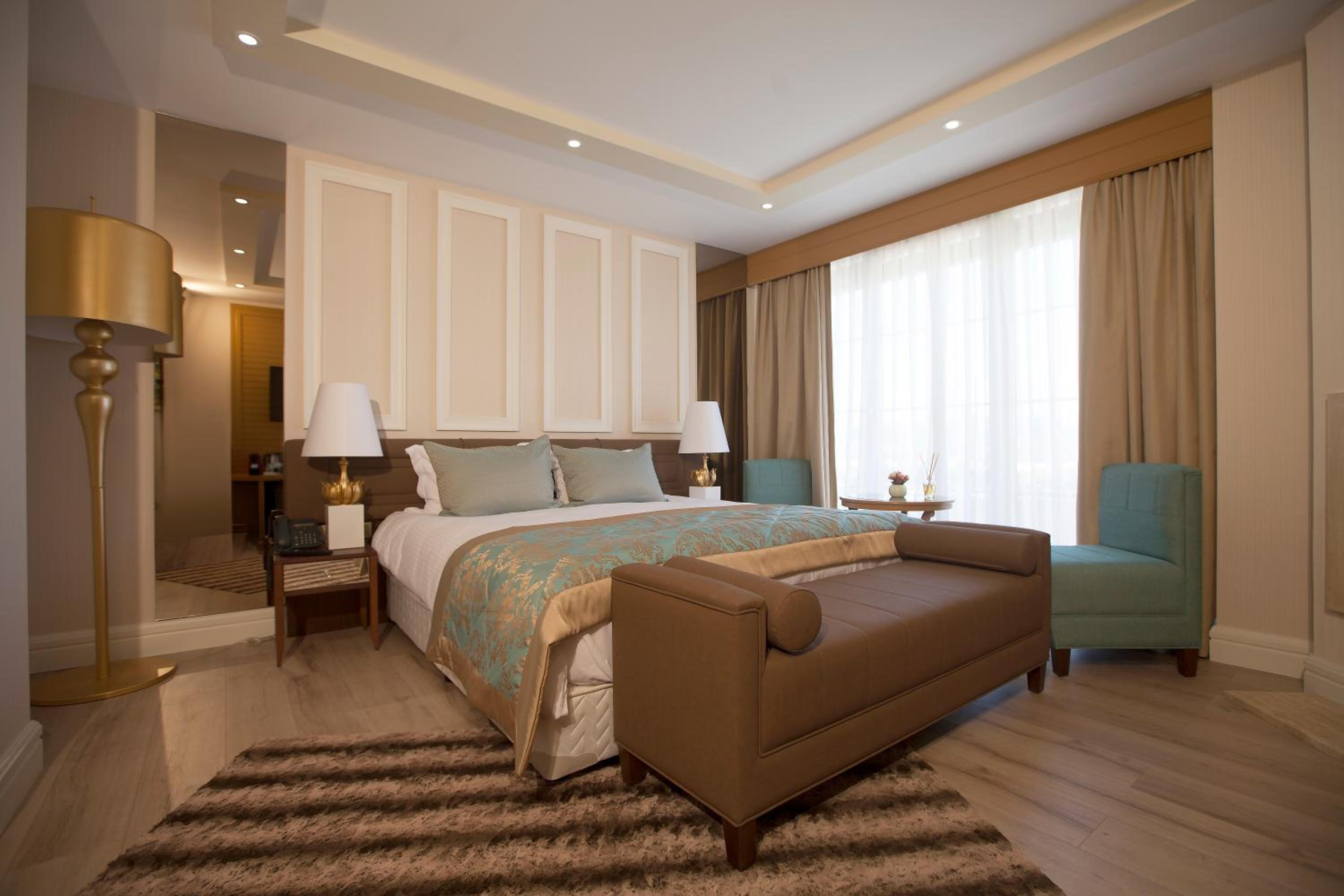 Deluxe Room with Garden and Pool View photo 1