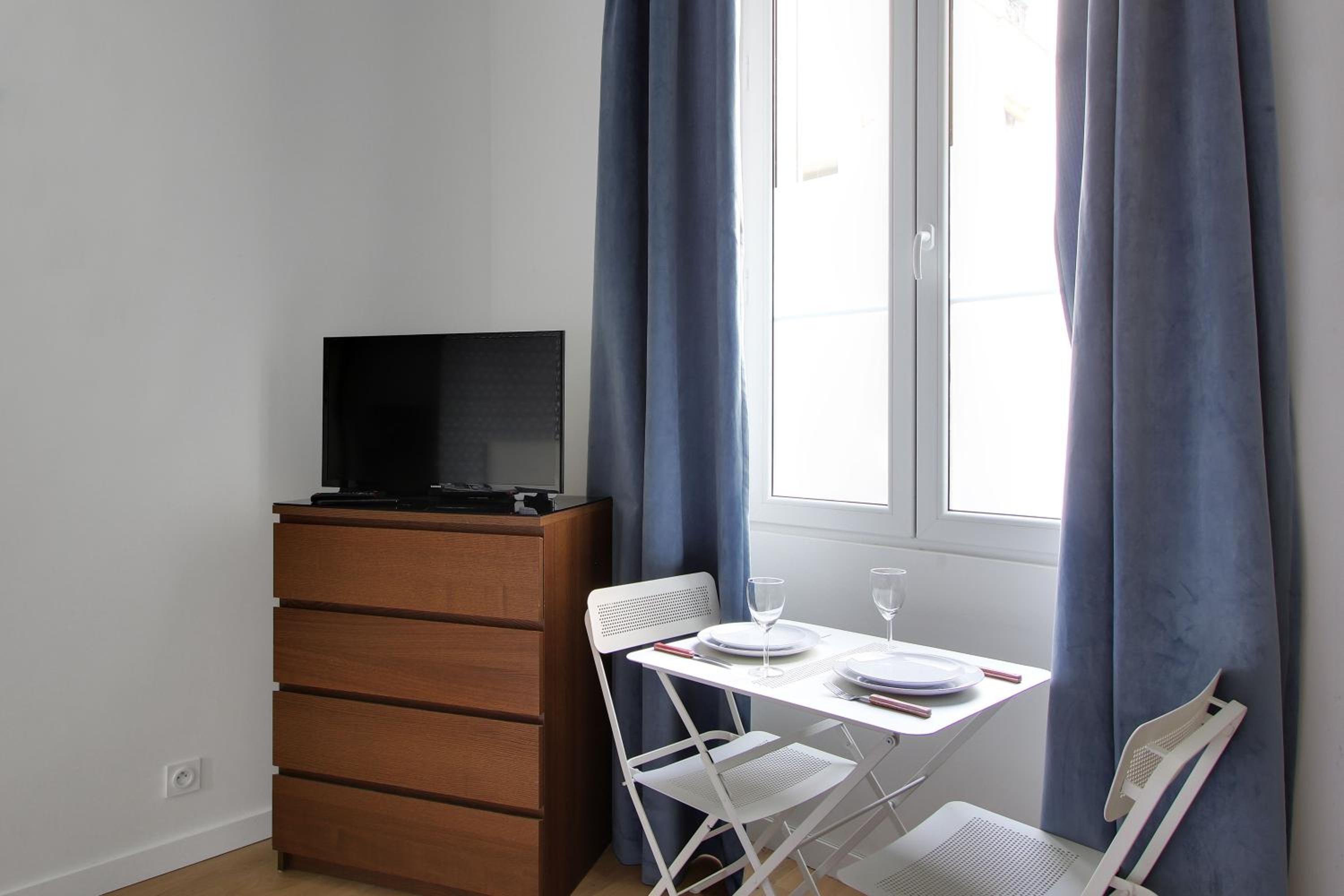 Studio Apartment photo 2