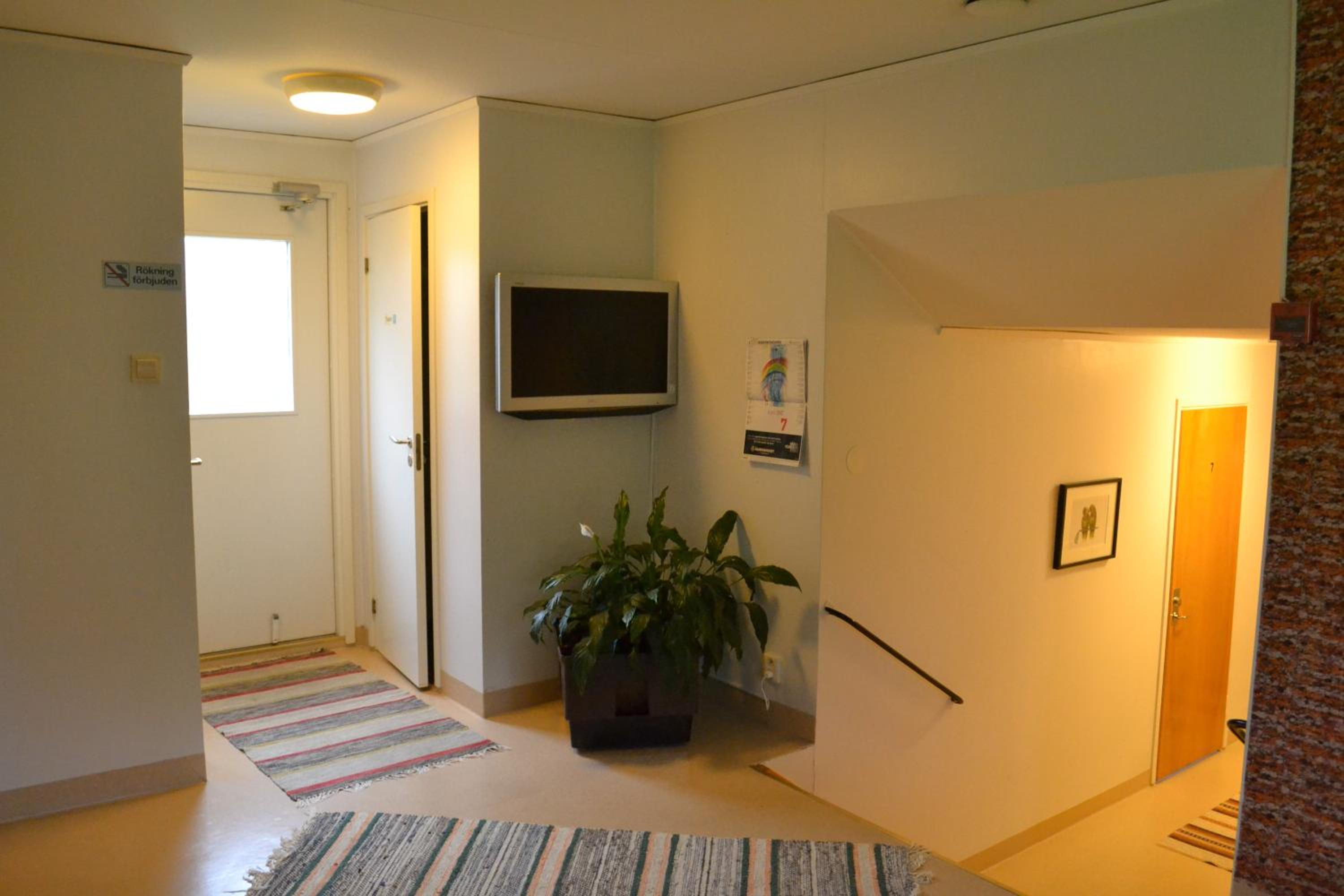 Economy Twin Room With Shared Bathroom photo 2