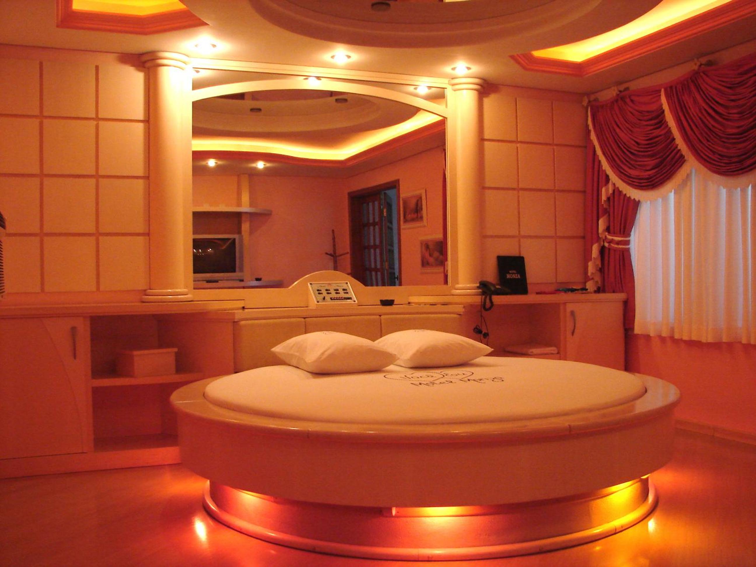 Suite with Hot Tub