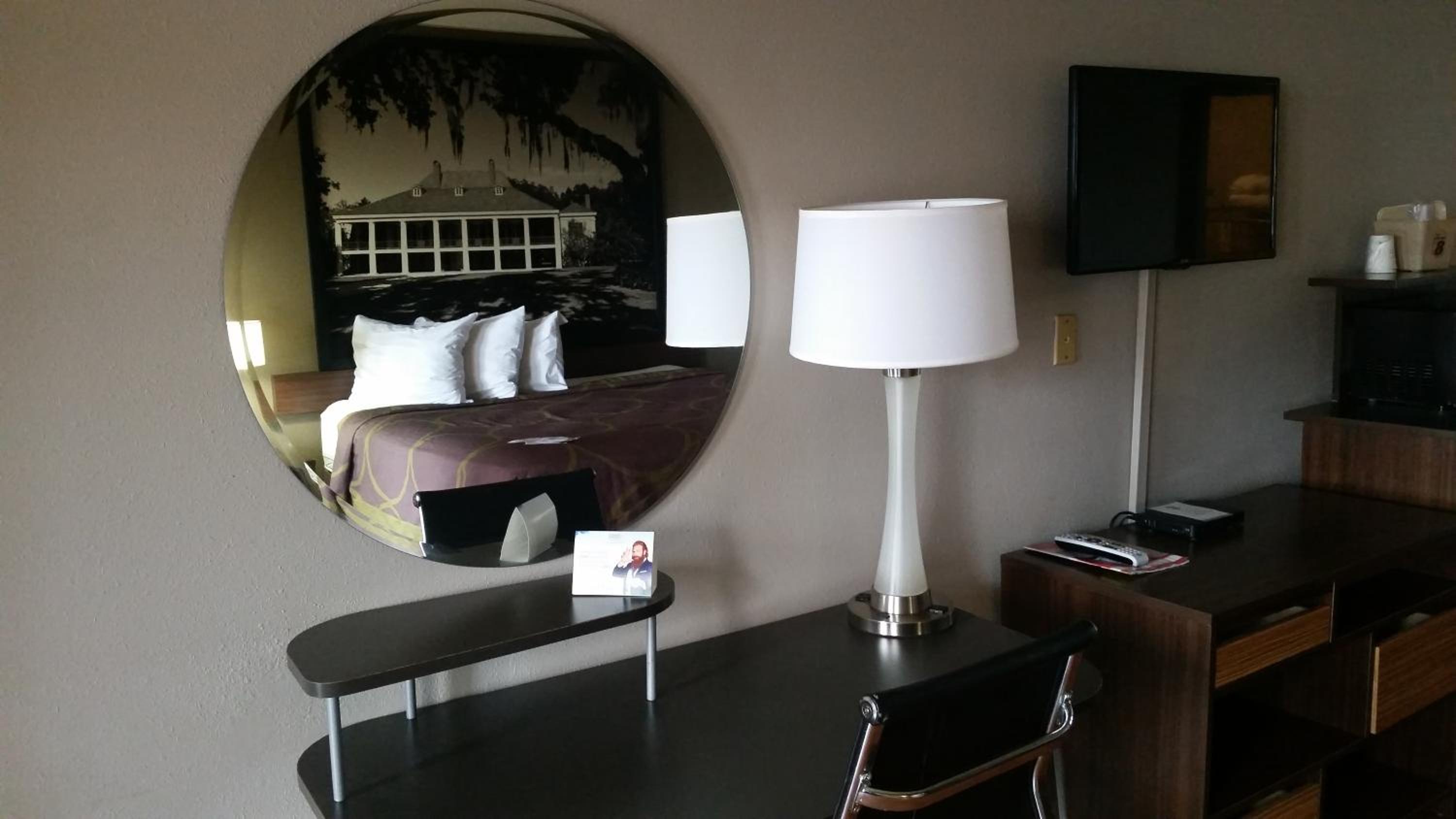 King Room - Non-Smoking - Photo 6