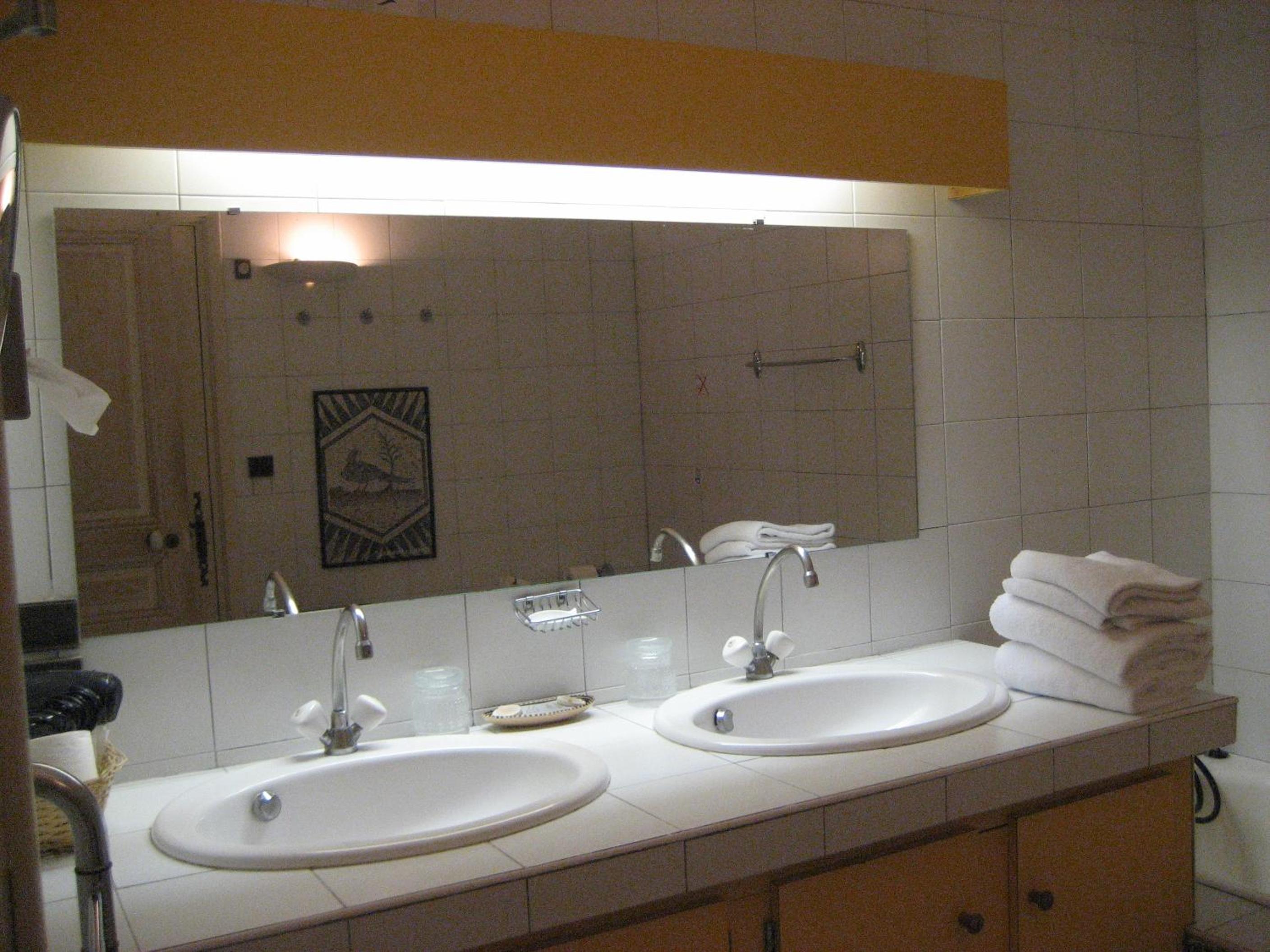 Large Double or Twin Room photo 2