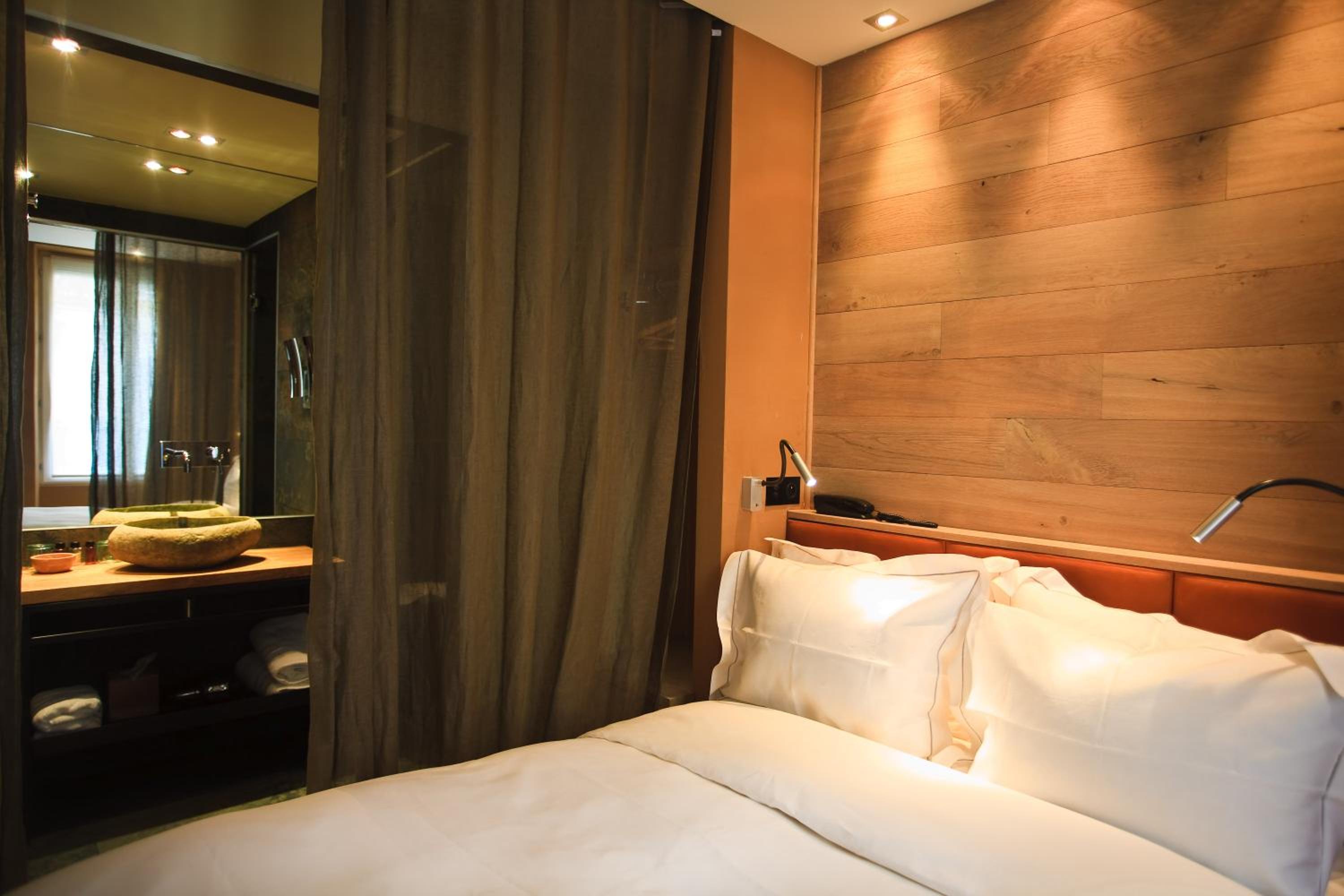 Two Adjacent Double Rooms thumbnail 5