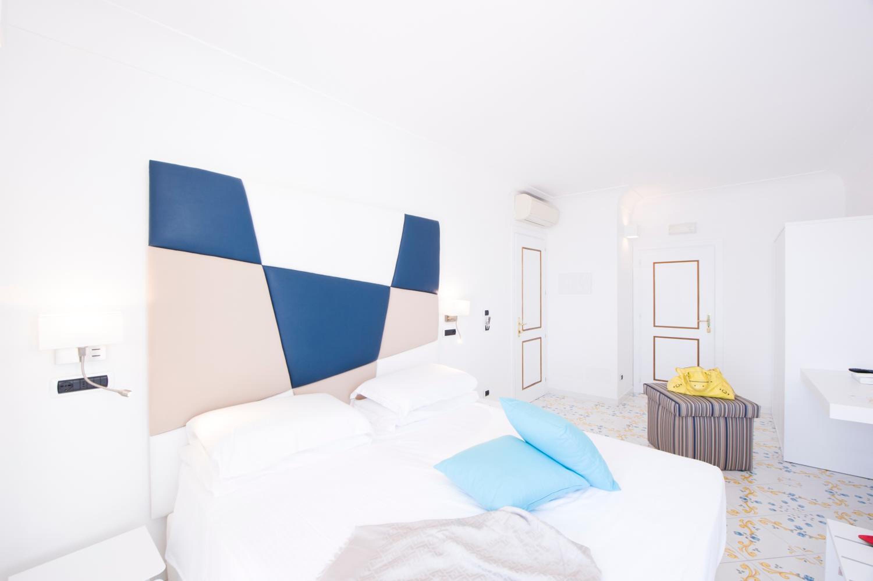 Deluxe Double Room with Sea View - Photo 7