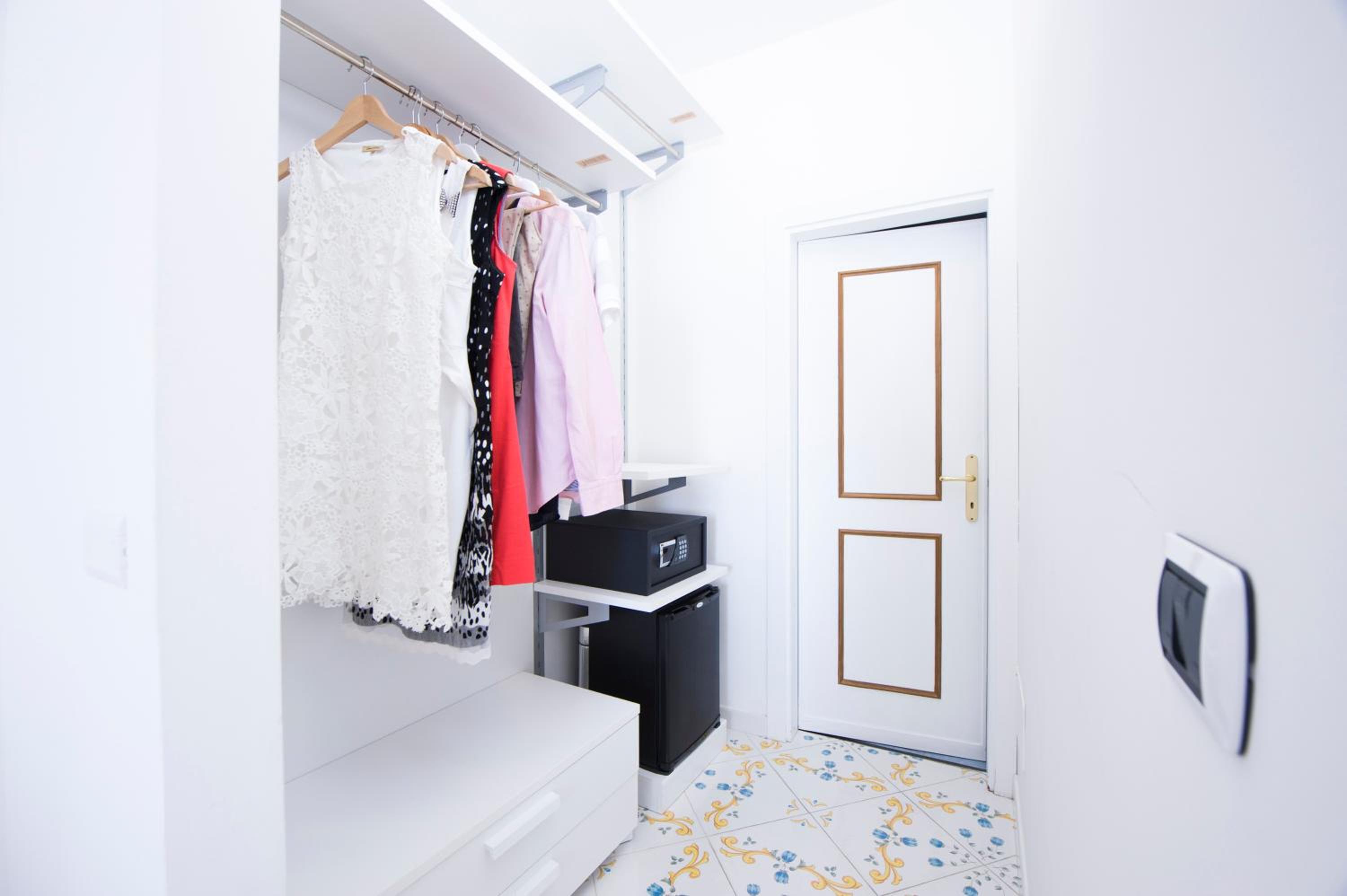Deluxe Double Room with Sea View - Photo 9