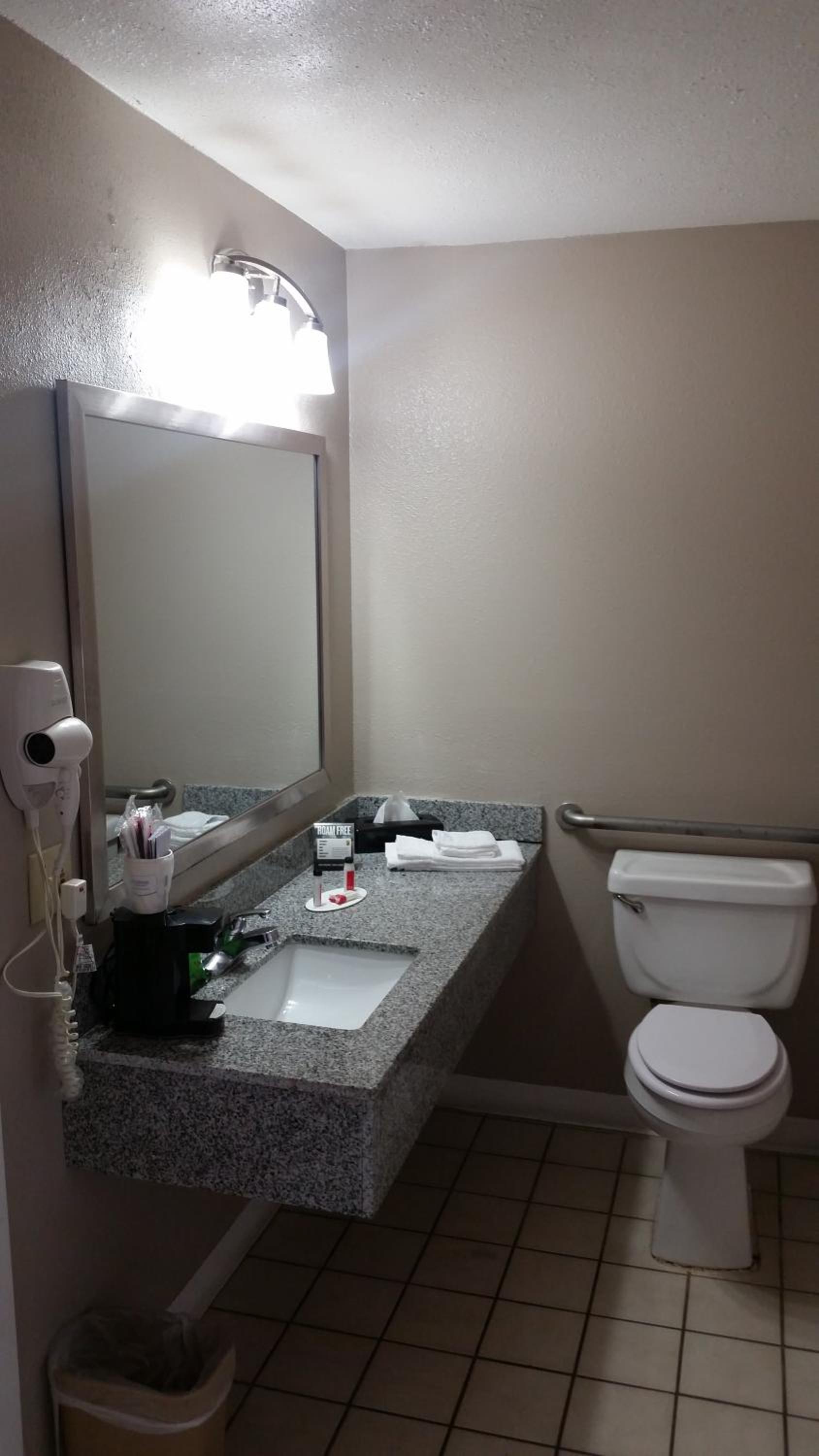 King Room - Disability Access - Non-Smoking - Photo 7
