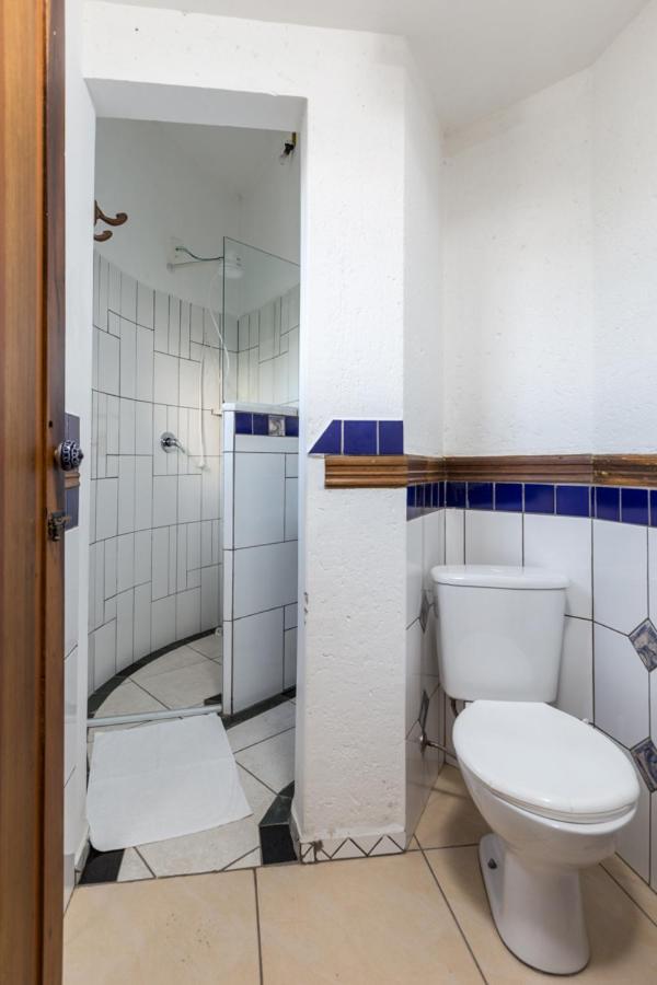 Double Room with Private Bathroom - Photo 11