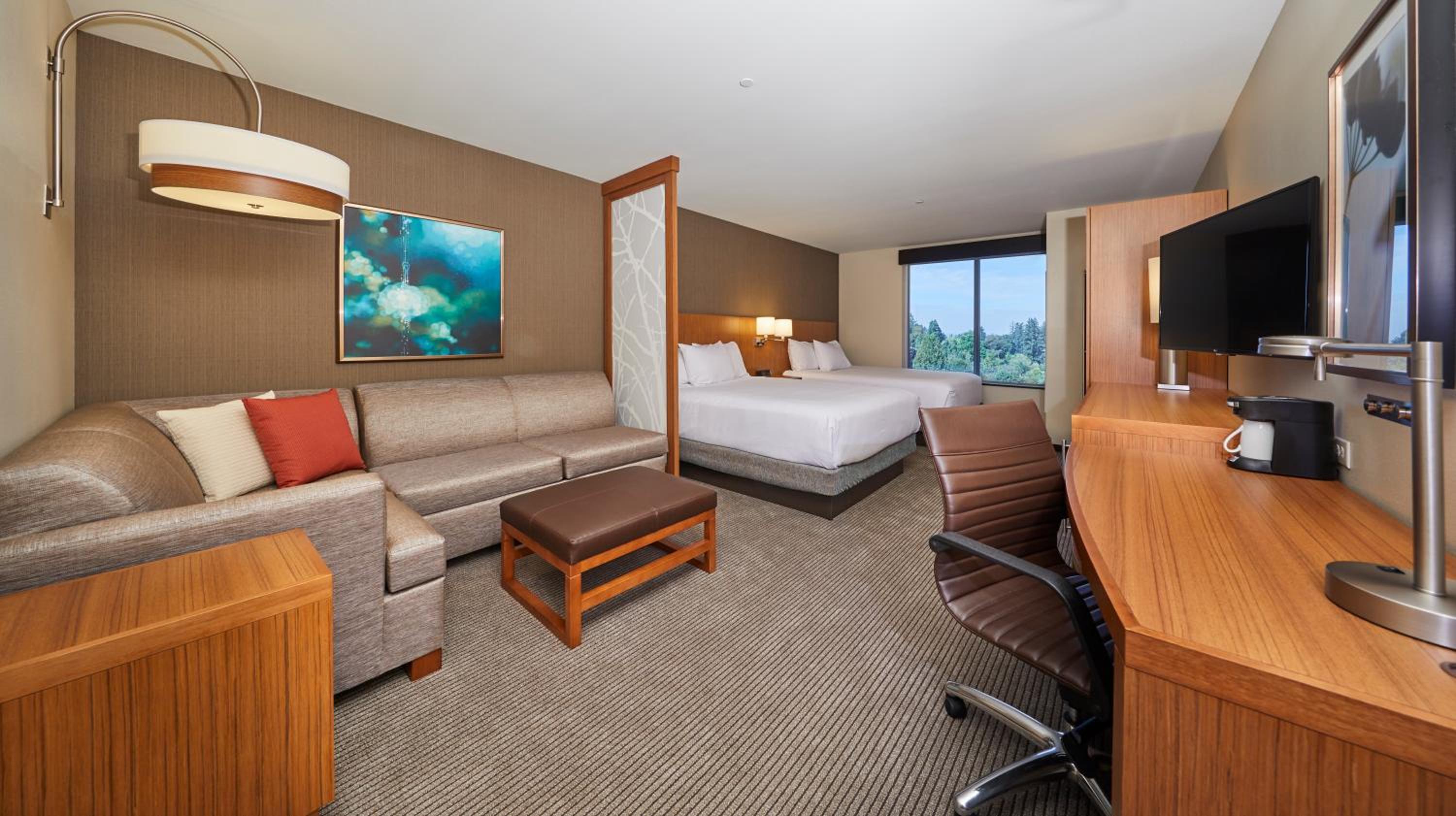 Queen Room with Two Queen Beds and Sofa Bed photo 2