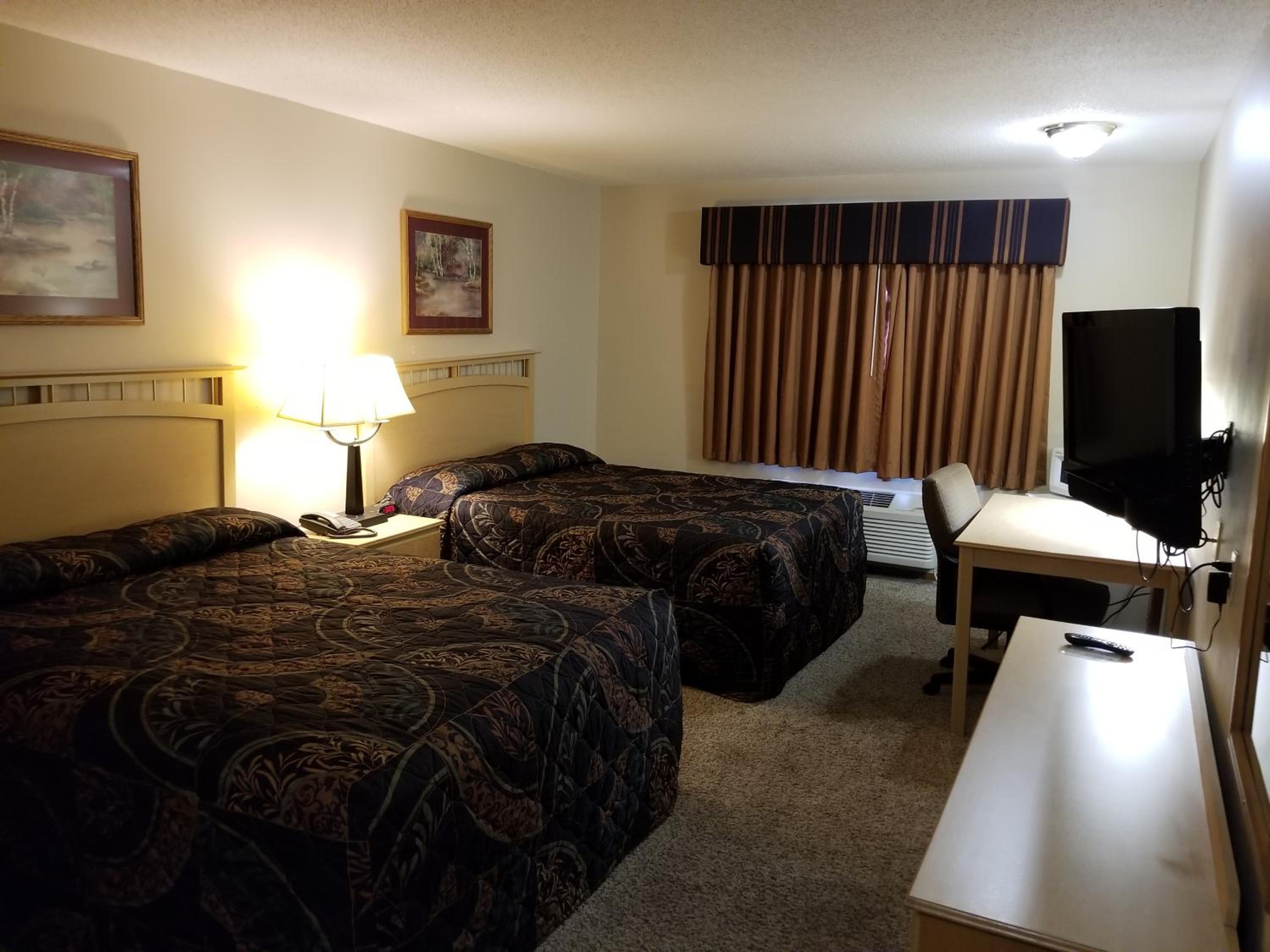 Queen Room with Two Queen Beds - Photo 6