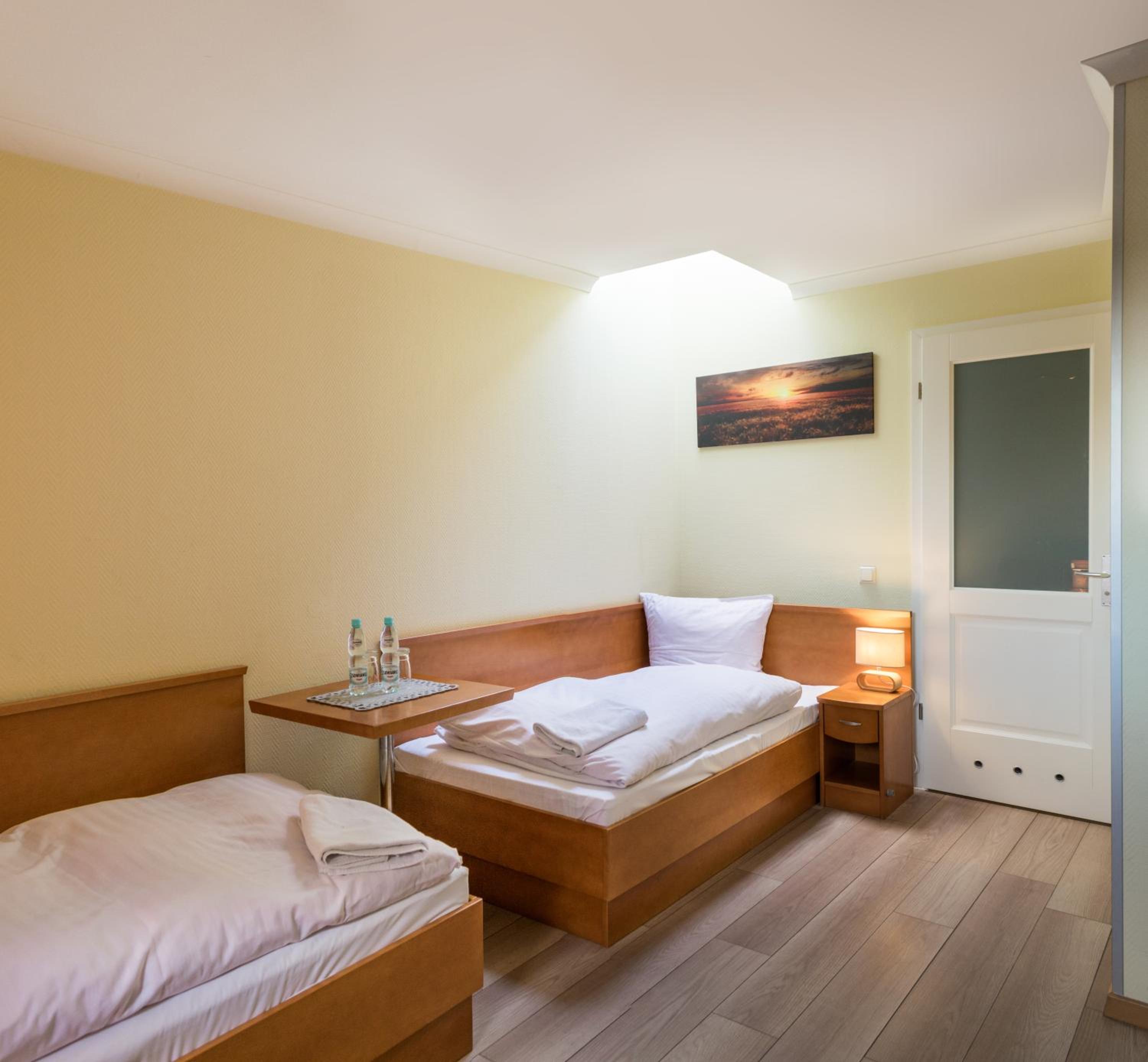 Economy Twin Room photo 1