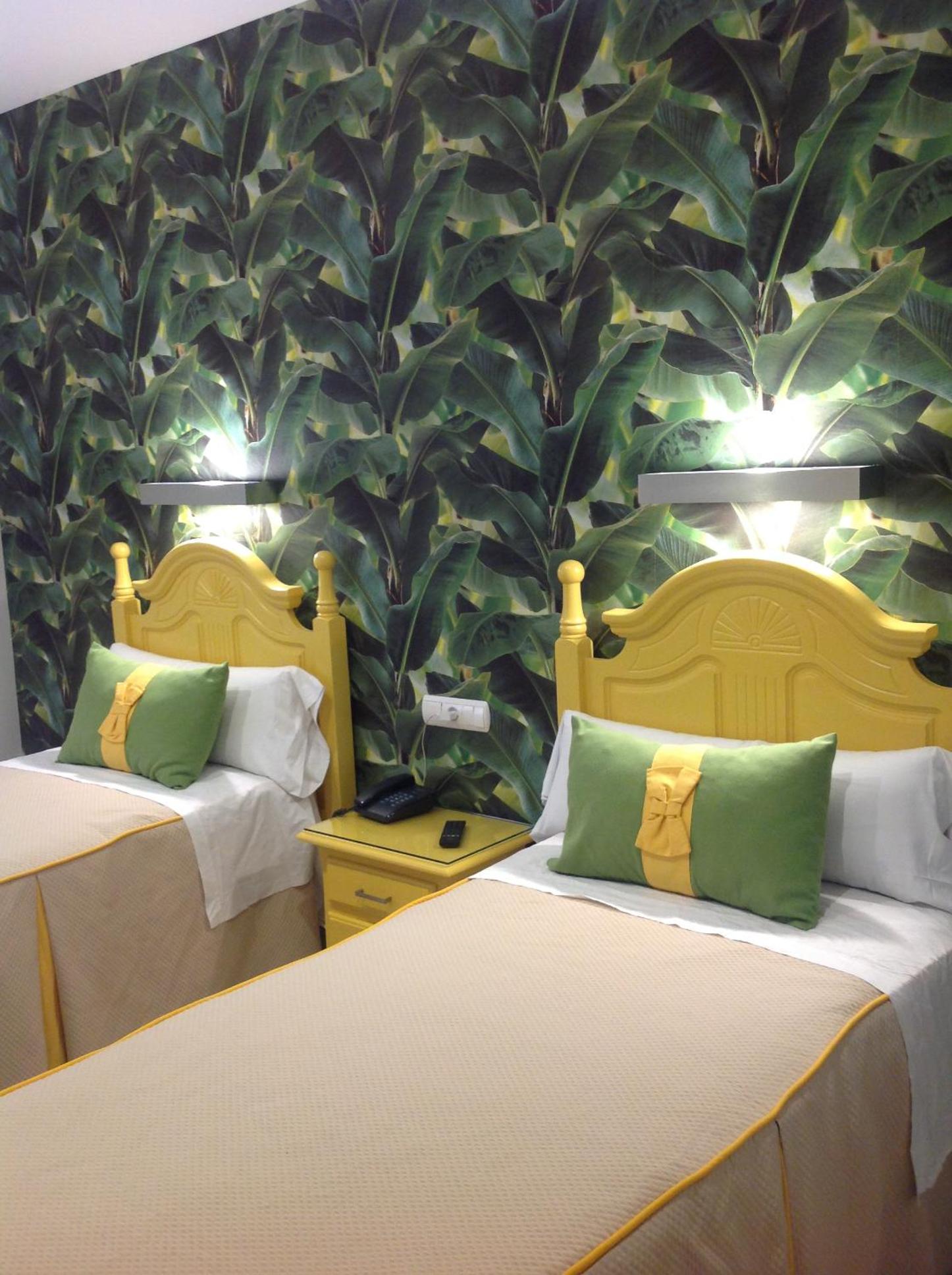 Standard Twin Room - Photo 12