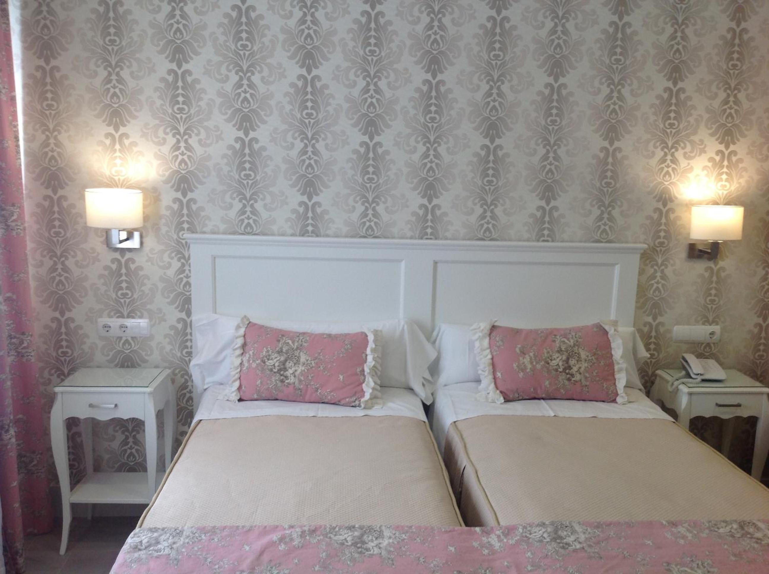 Standard Twin Room - Photo 19