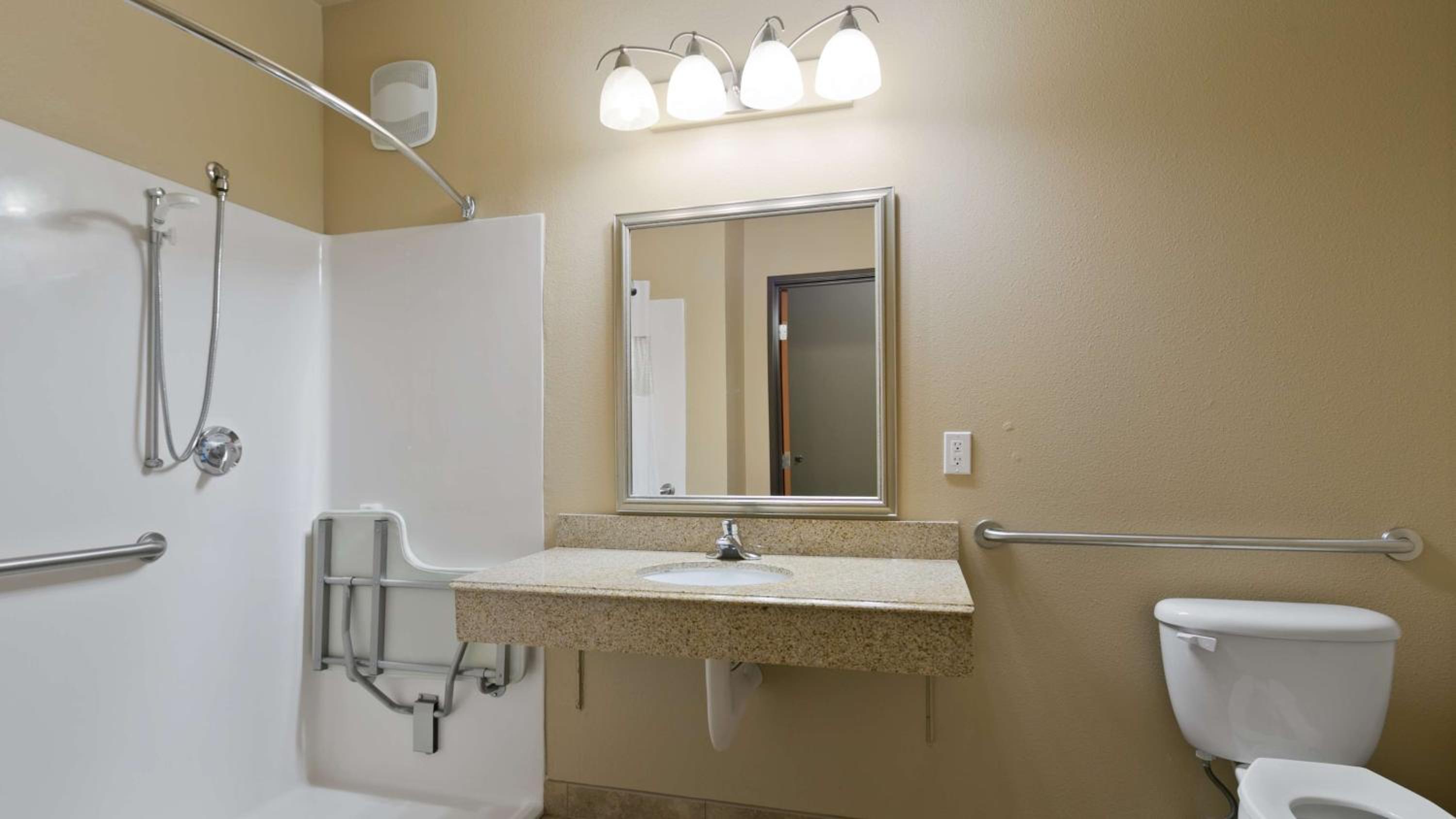 King Room with Roll-In Shower - Disability Access - Photo 7