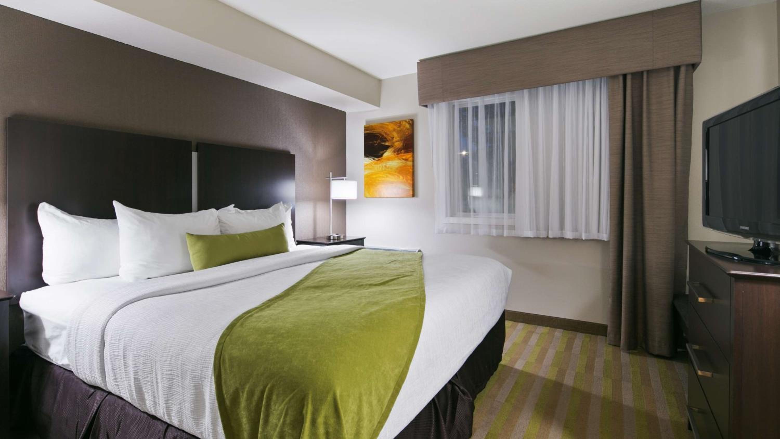King Room with Roll-in Shower - Disability Access/Non-Smoking photo 2