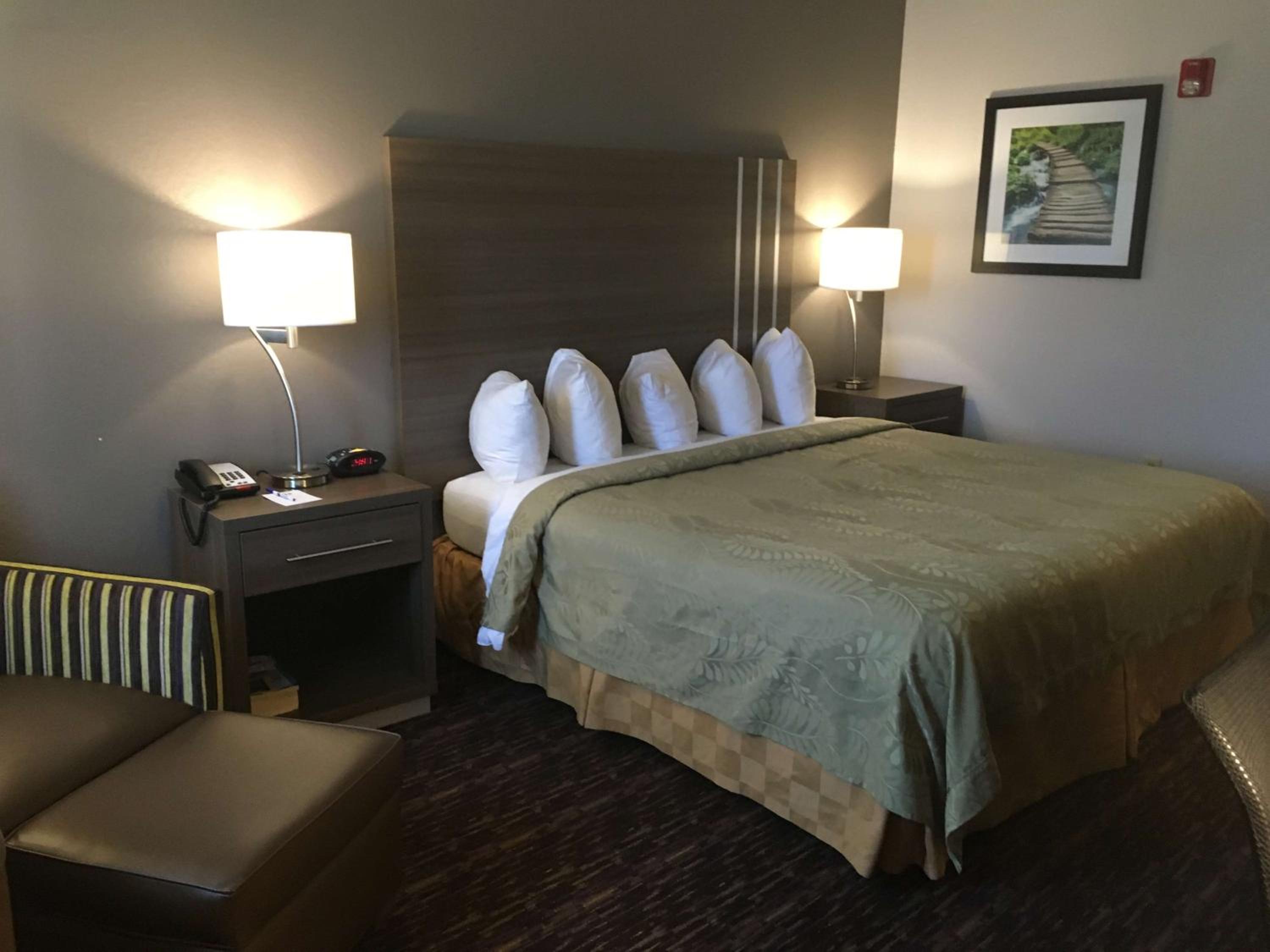 Standard King Room - Photo 3