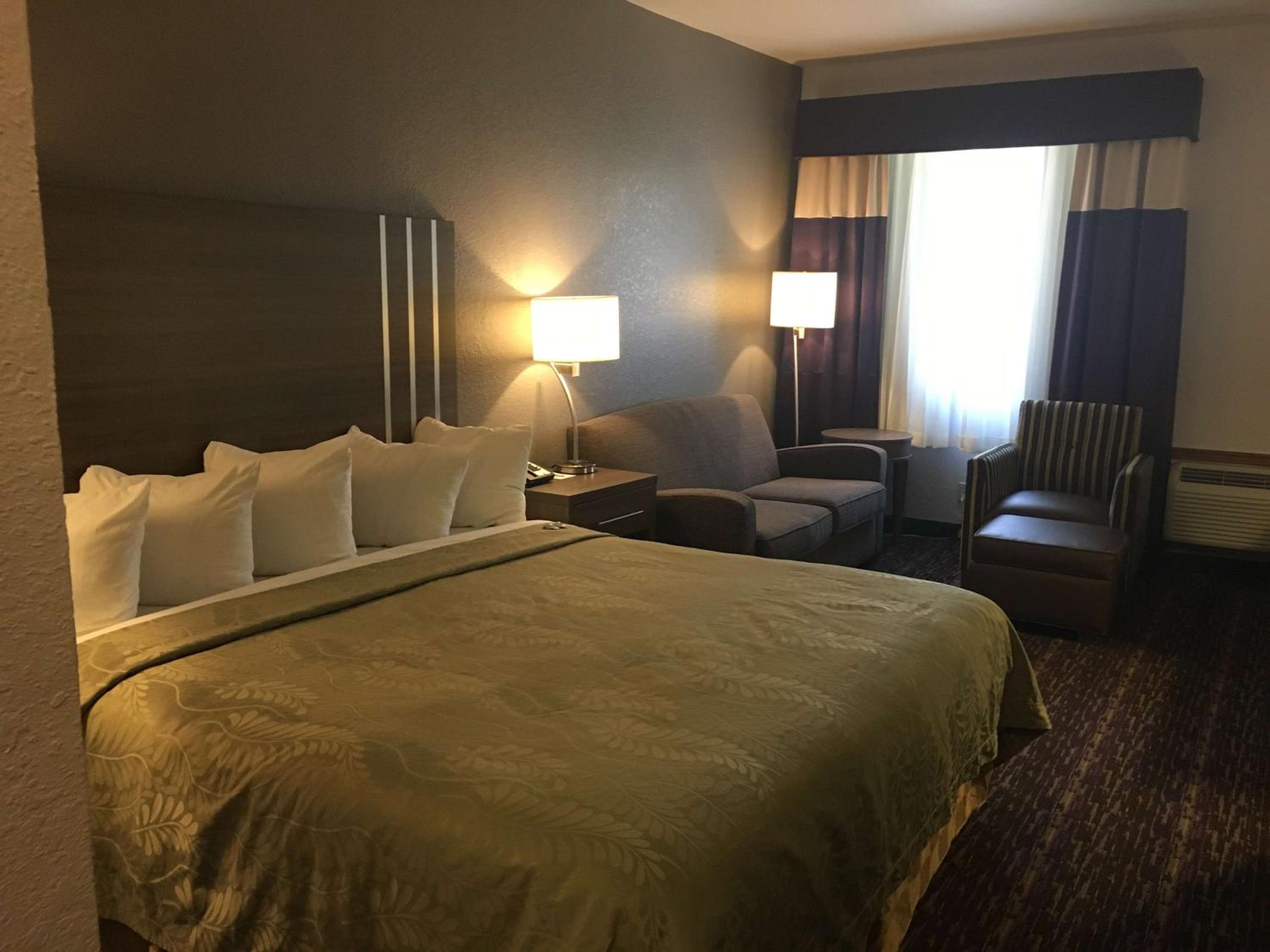 King Honeymoon Suite photo 1
