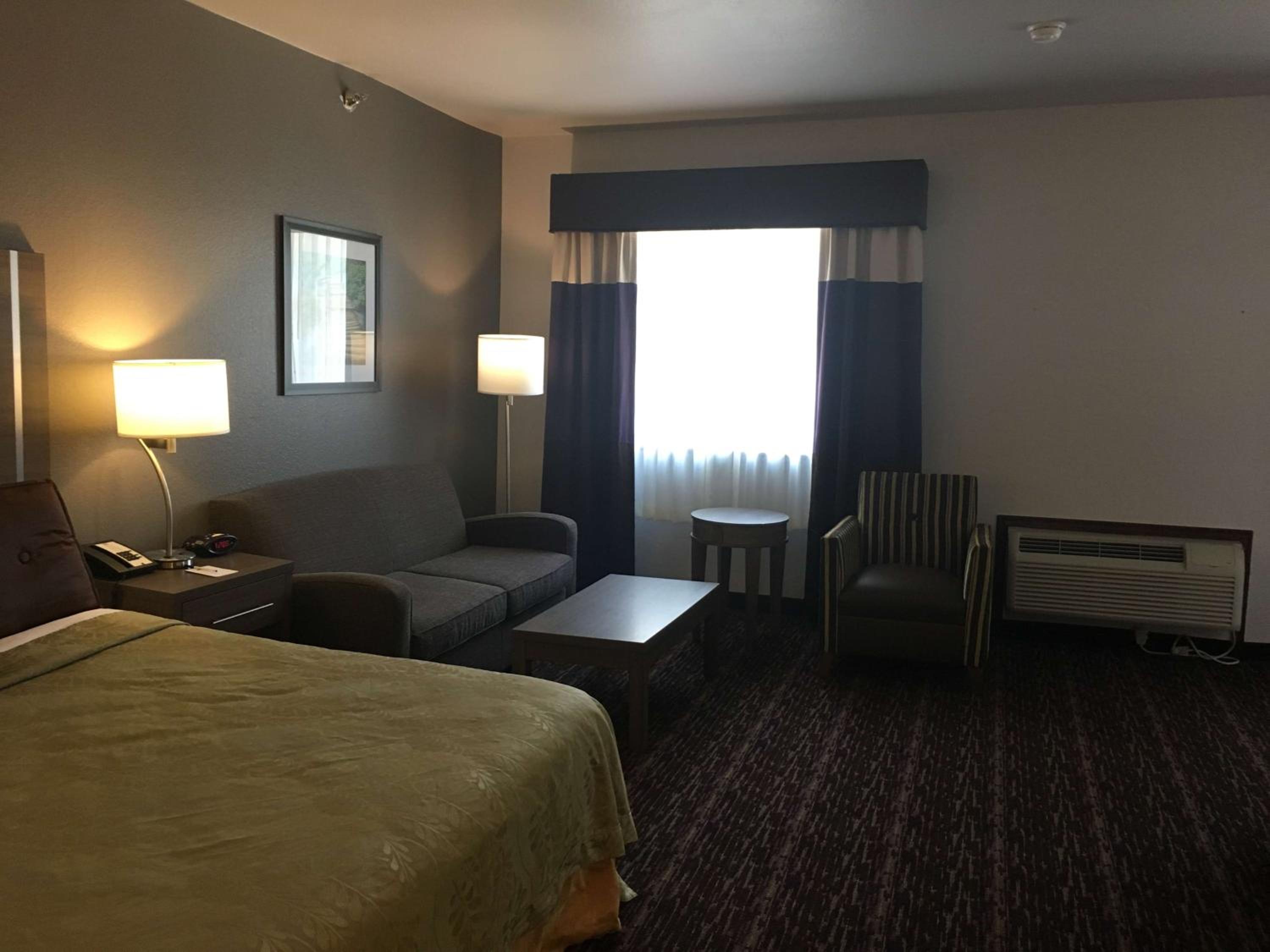 King Honeymoon Suite photo 2