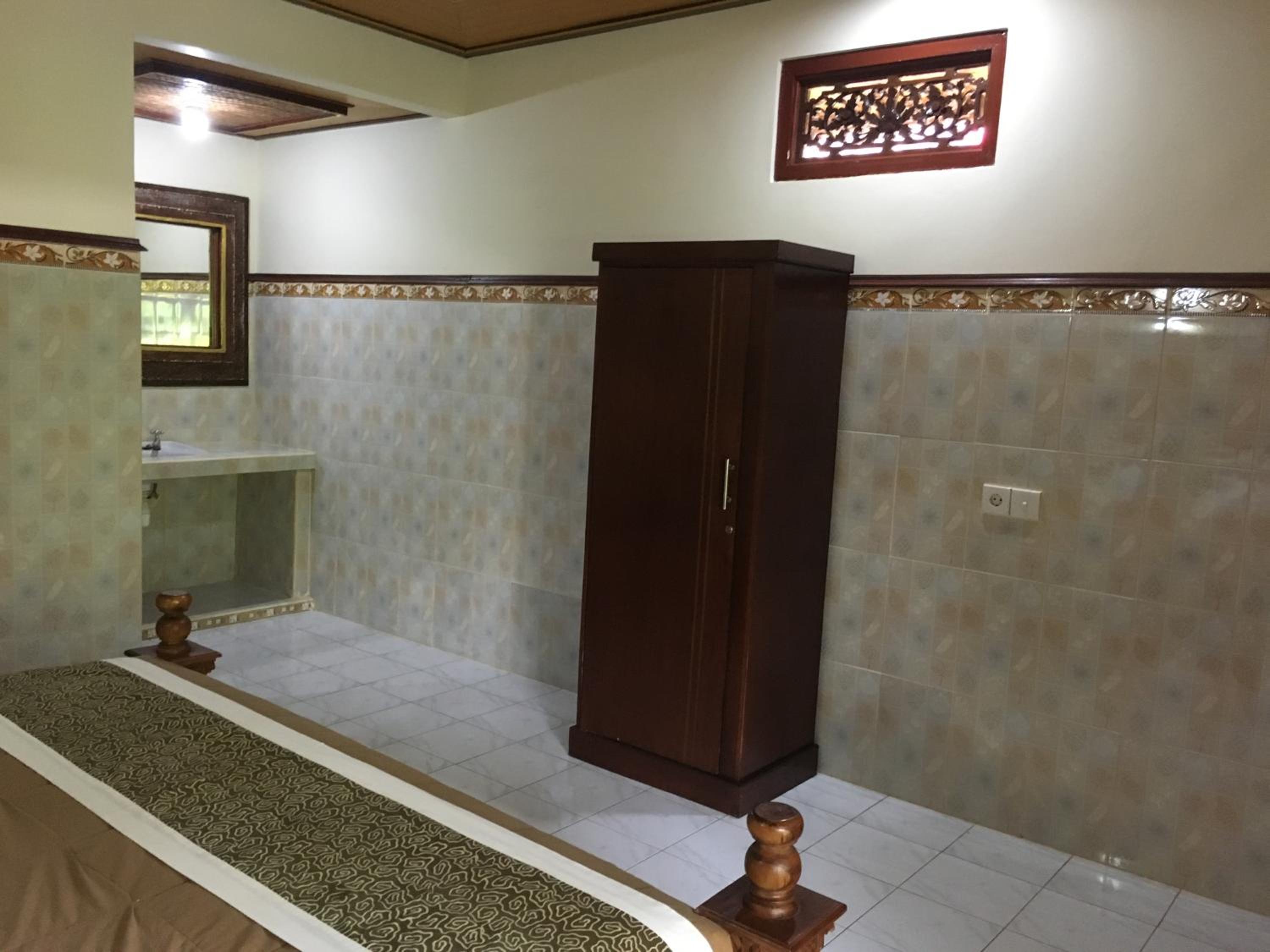 Standard Double or Twin Room with Fan - Photo 32
