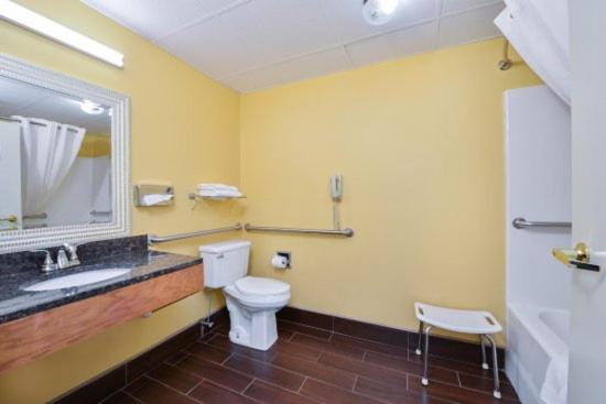 Queen Room - Mobility Access/Non-Smoking - Photo 2