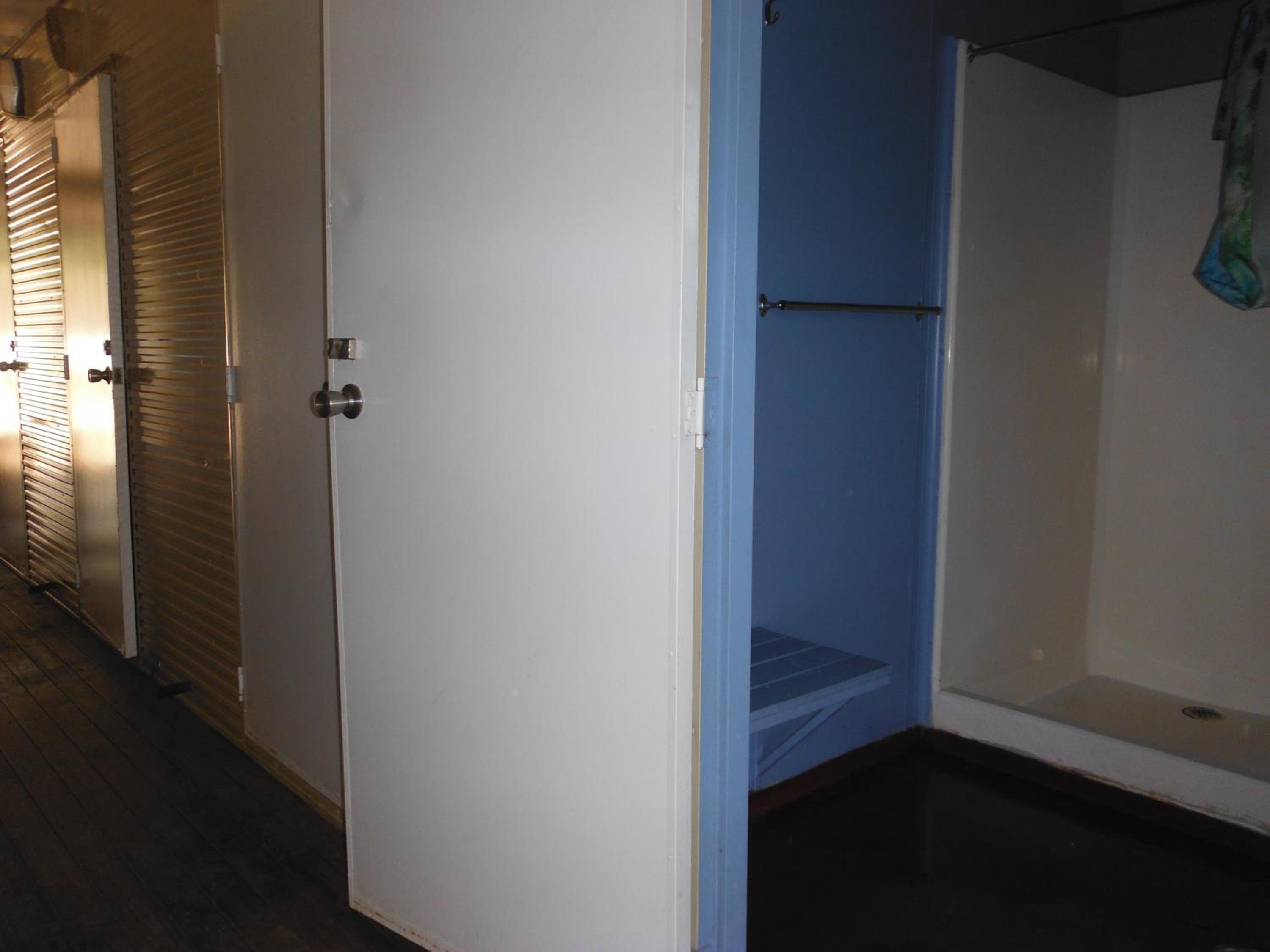 Single Room with Shared Bathroom photo 3