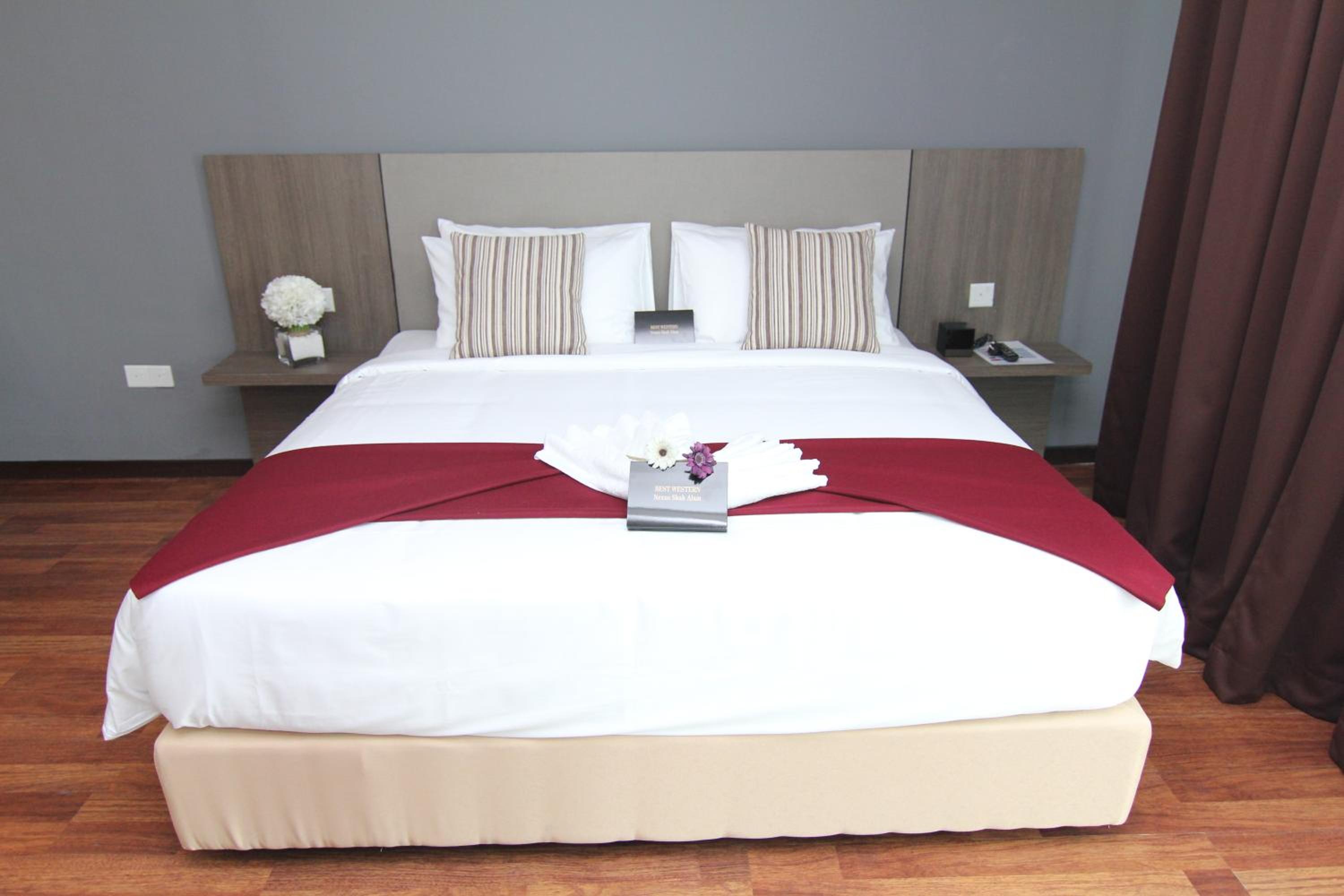 Executive Suite - Photo 12