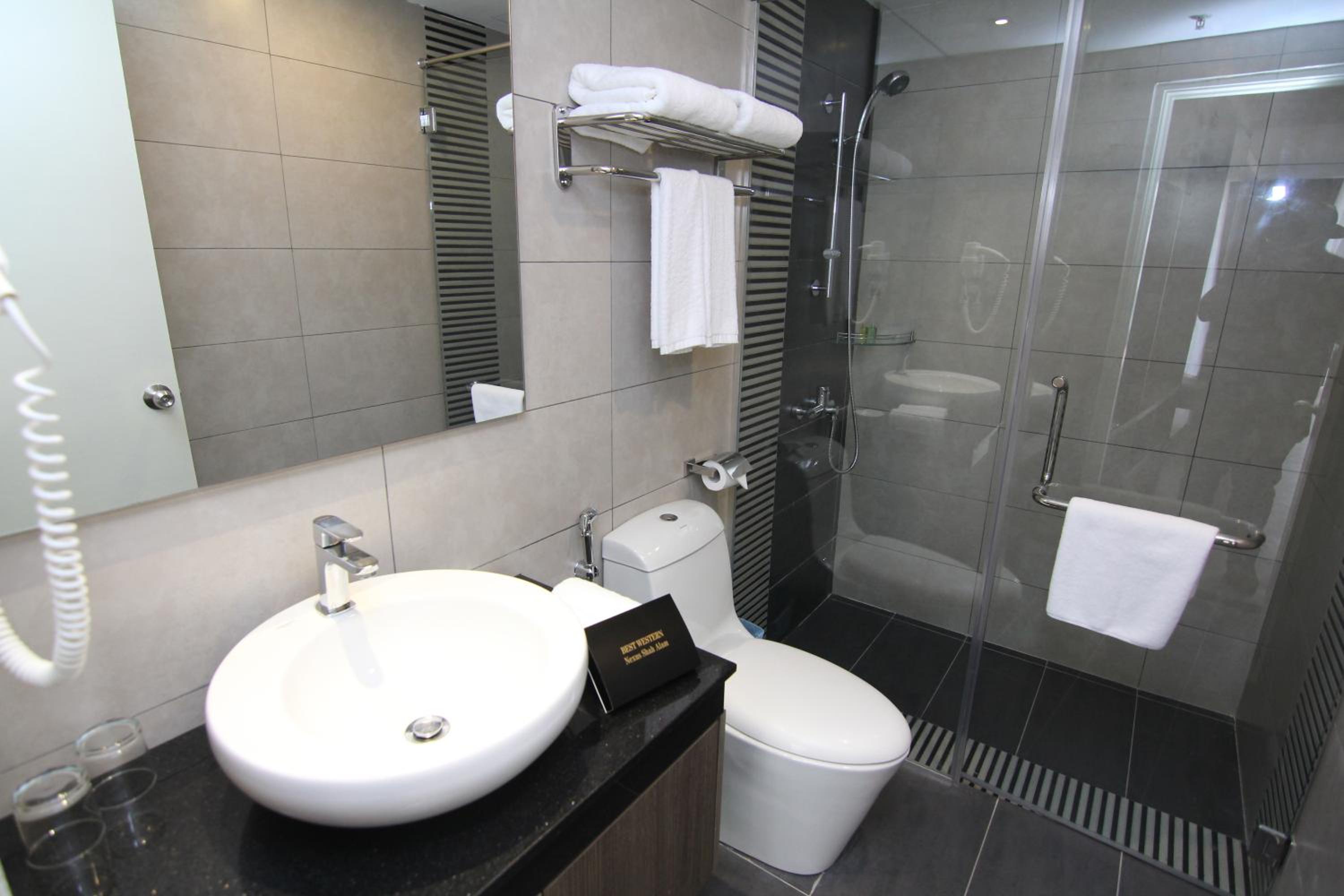 Executive Suite - Photo 18