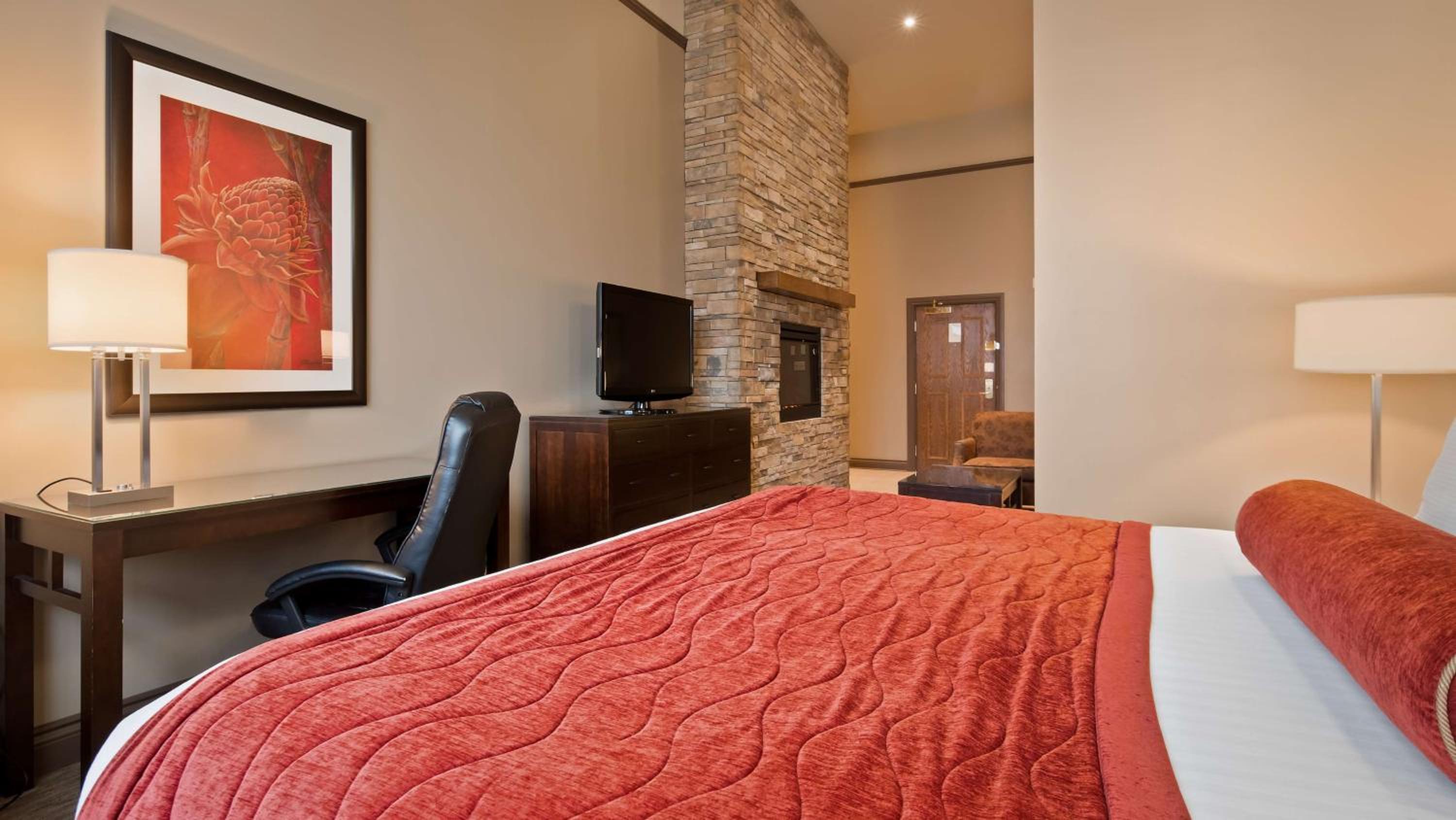 King Suite with Sofa Bed - Non-Smoking - Photo 1