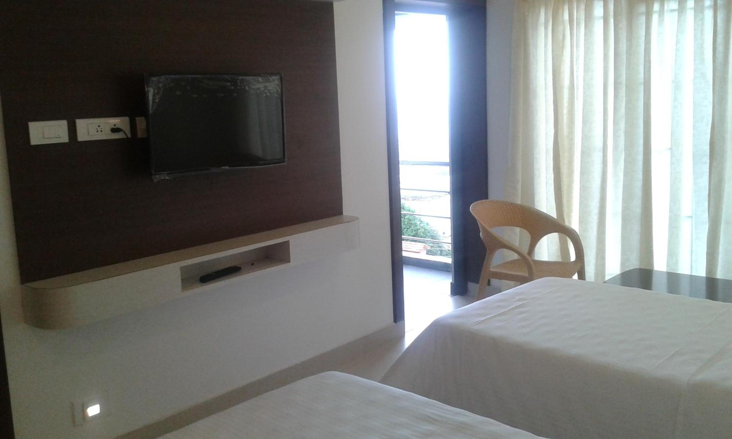 Deluxe Room - Photo 7