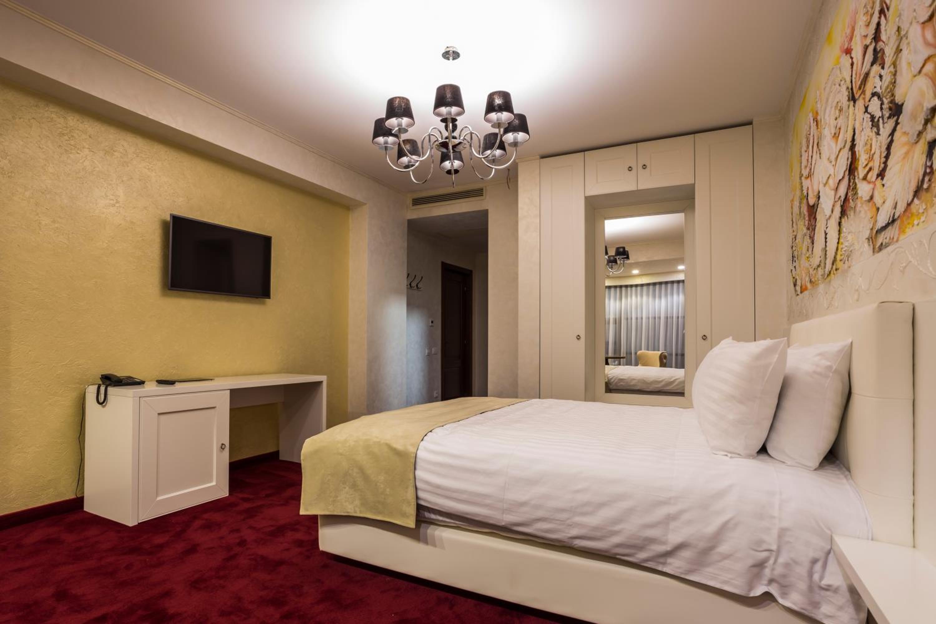 Double Room - Photo 1