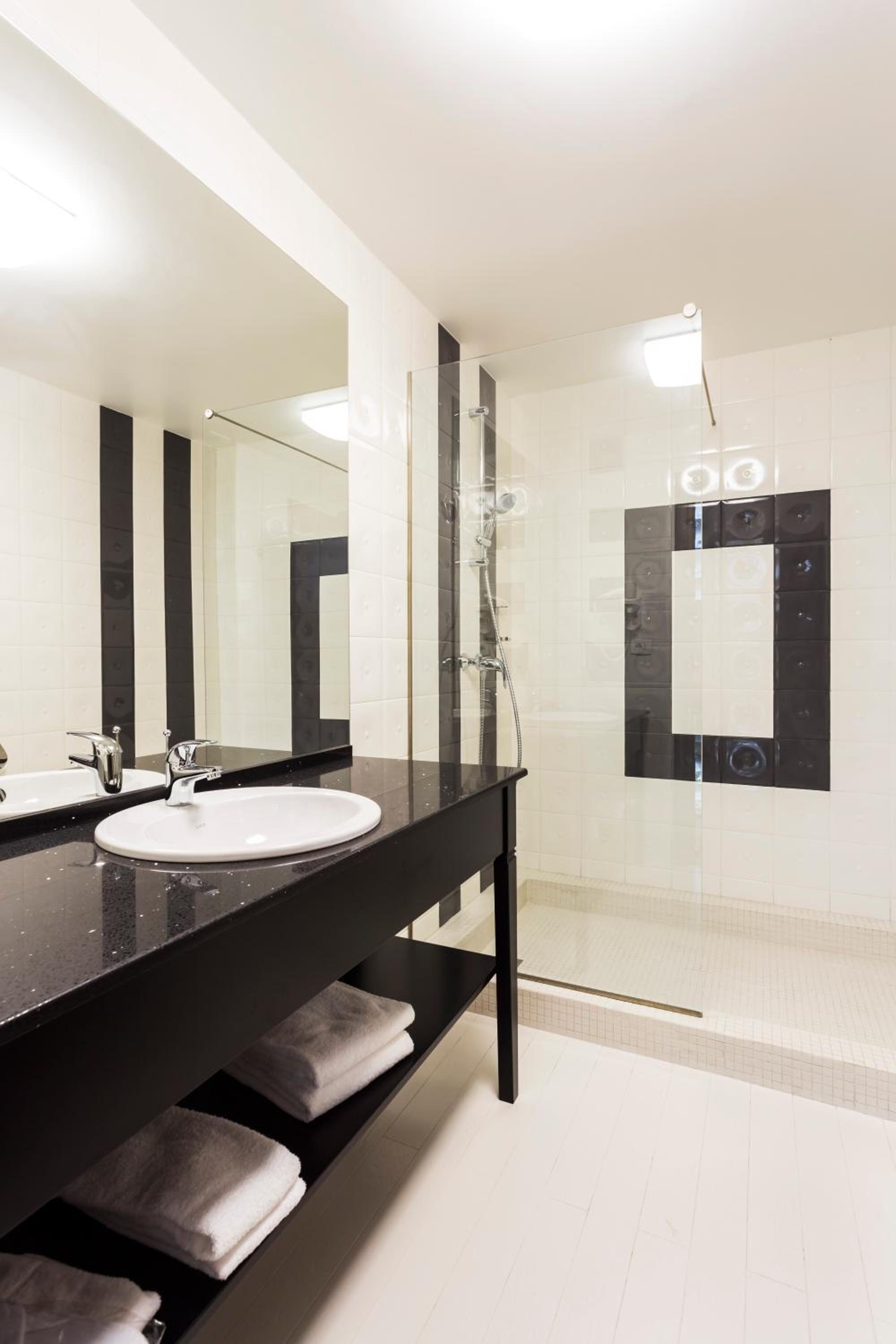 Double Room - Photo 15