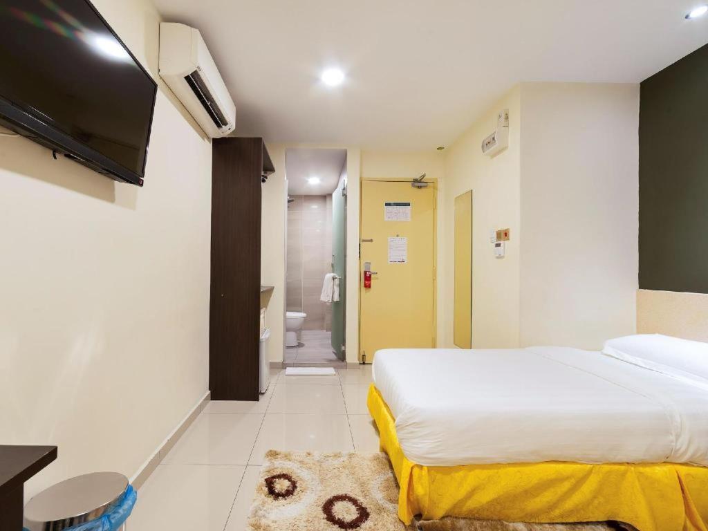 Superior Twin Room - No Window photo 3