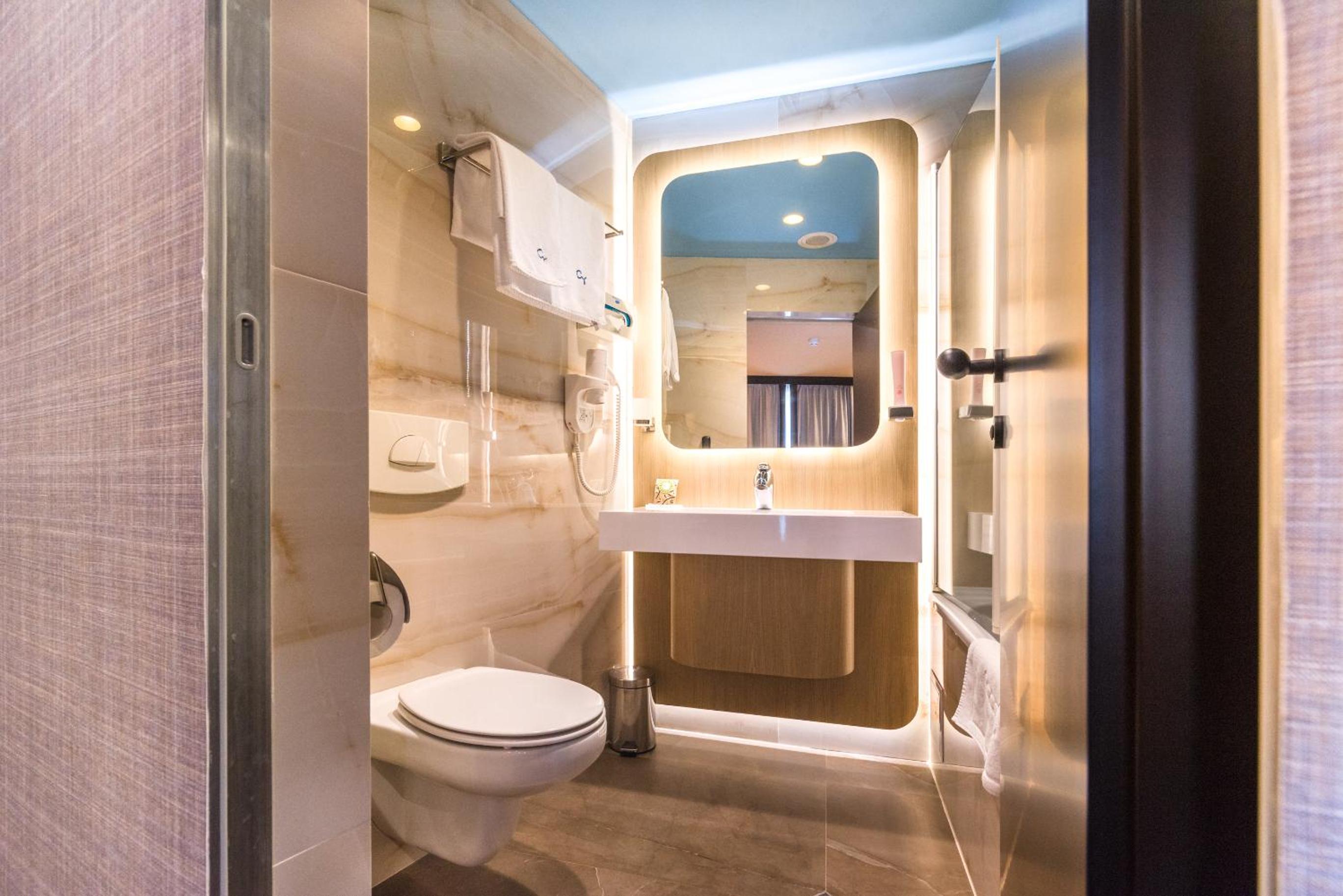 Superior Double or Twin Room - Photo 5